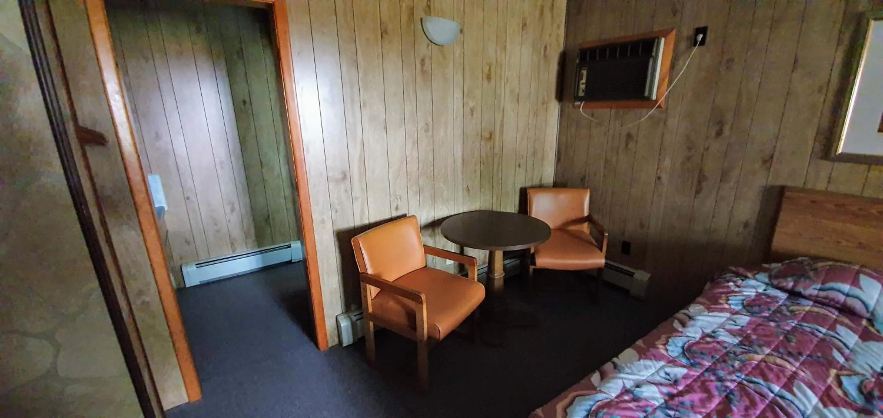 Bed in Red Ranch Inn