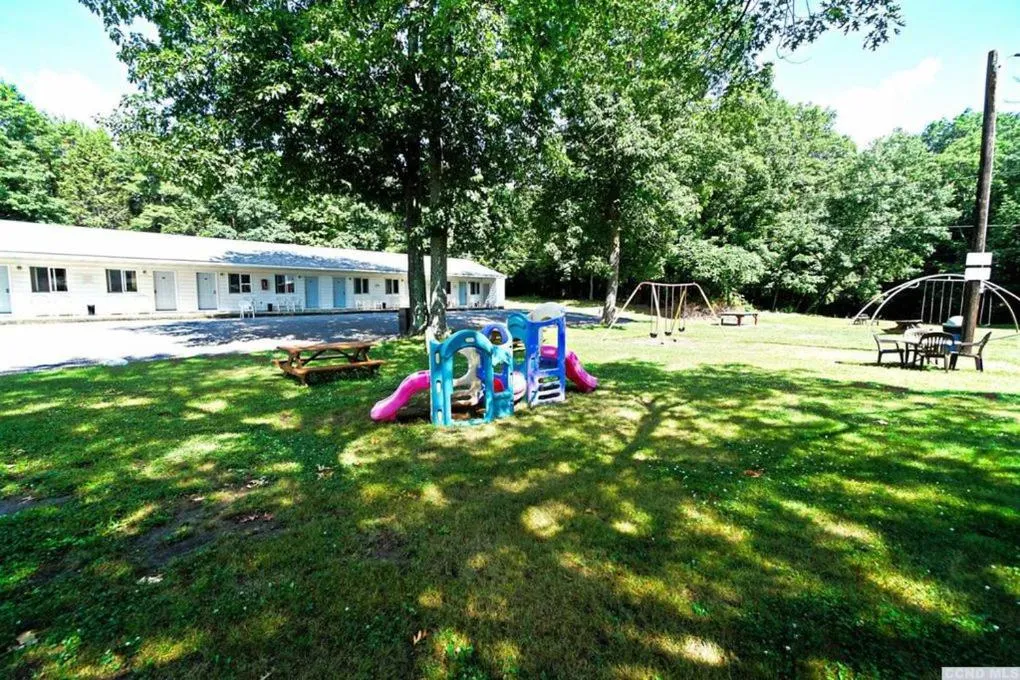 Children play ground in Red Ranch Inn