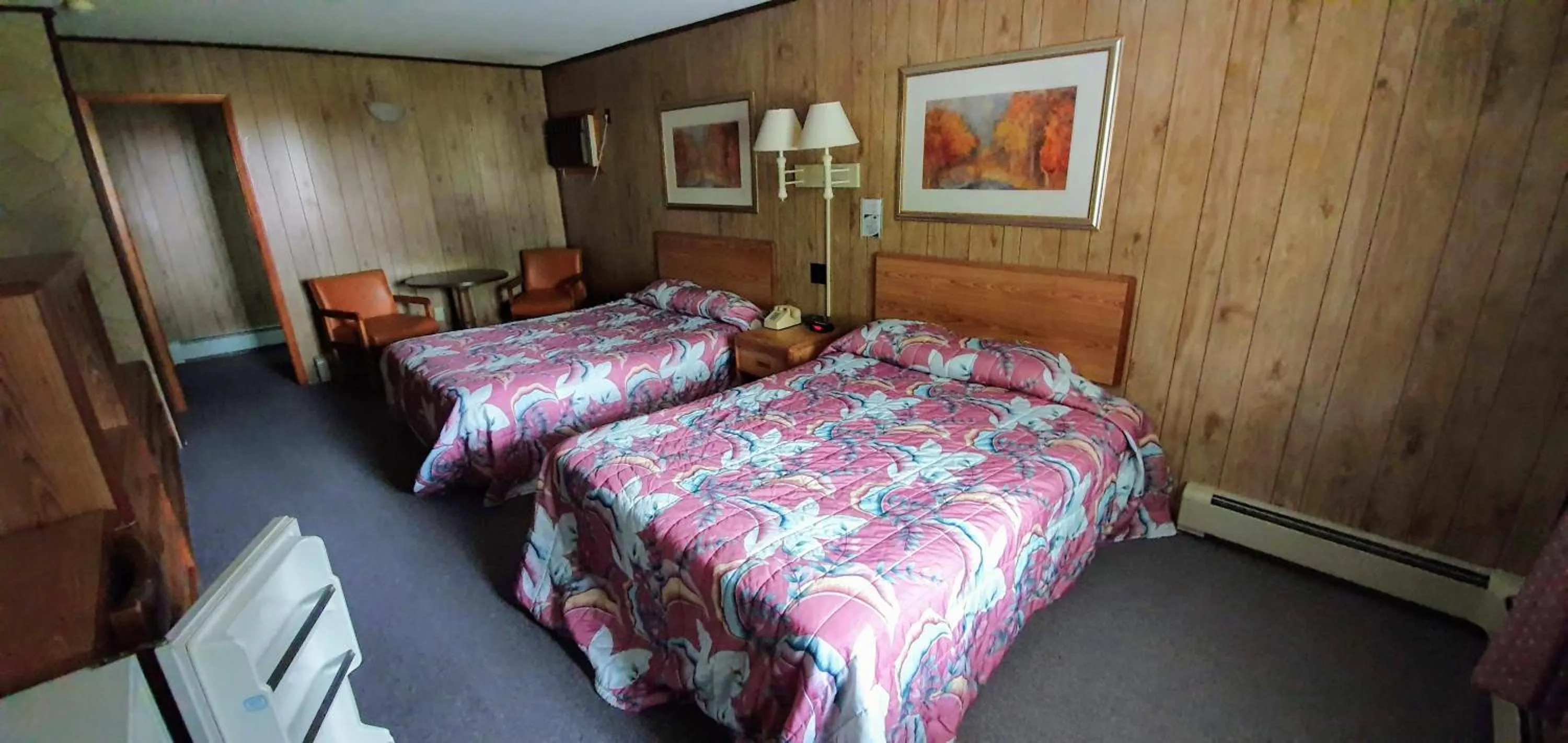 Bedroom, Bed in Red Ranch Inn