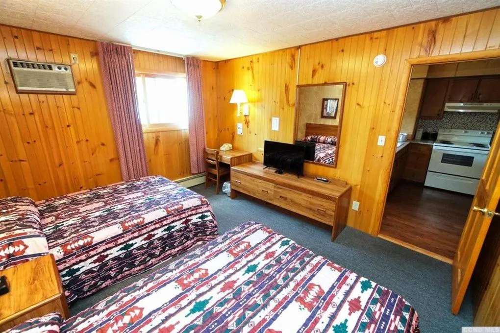Photo of the whole room, Bed in Red Ranch Inn