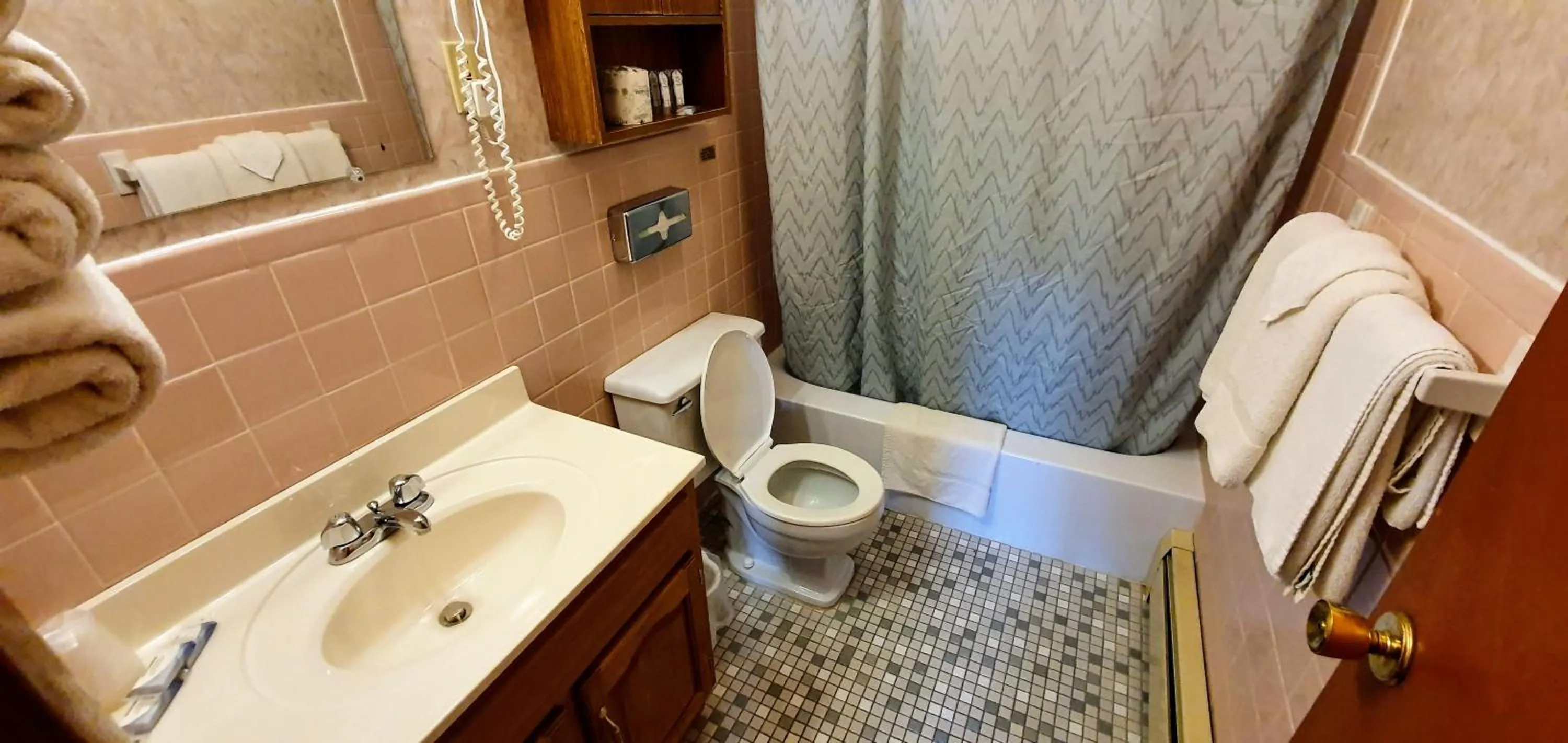 Bathroom in Red Ranch Inn