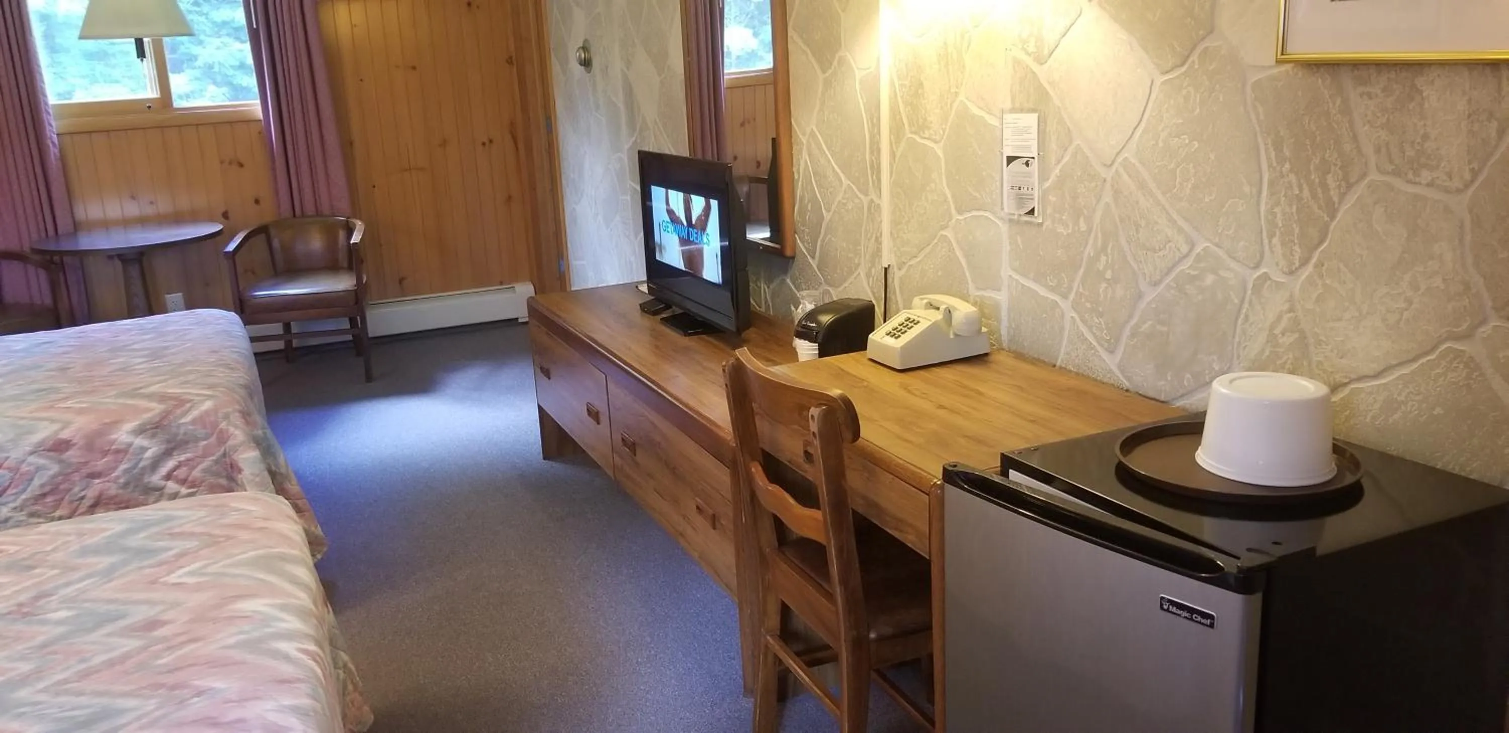 TV and multimedia, Bed in Red Ranch Inn