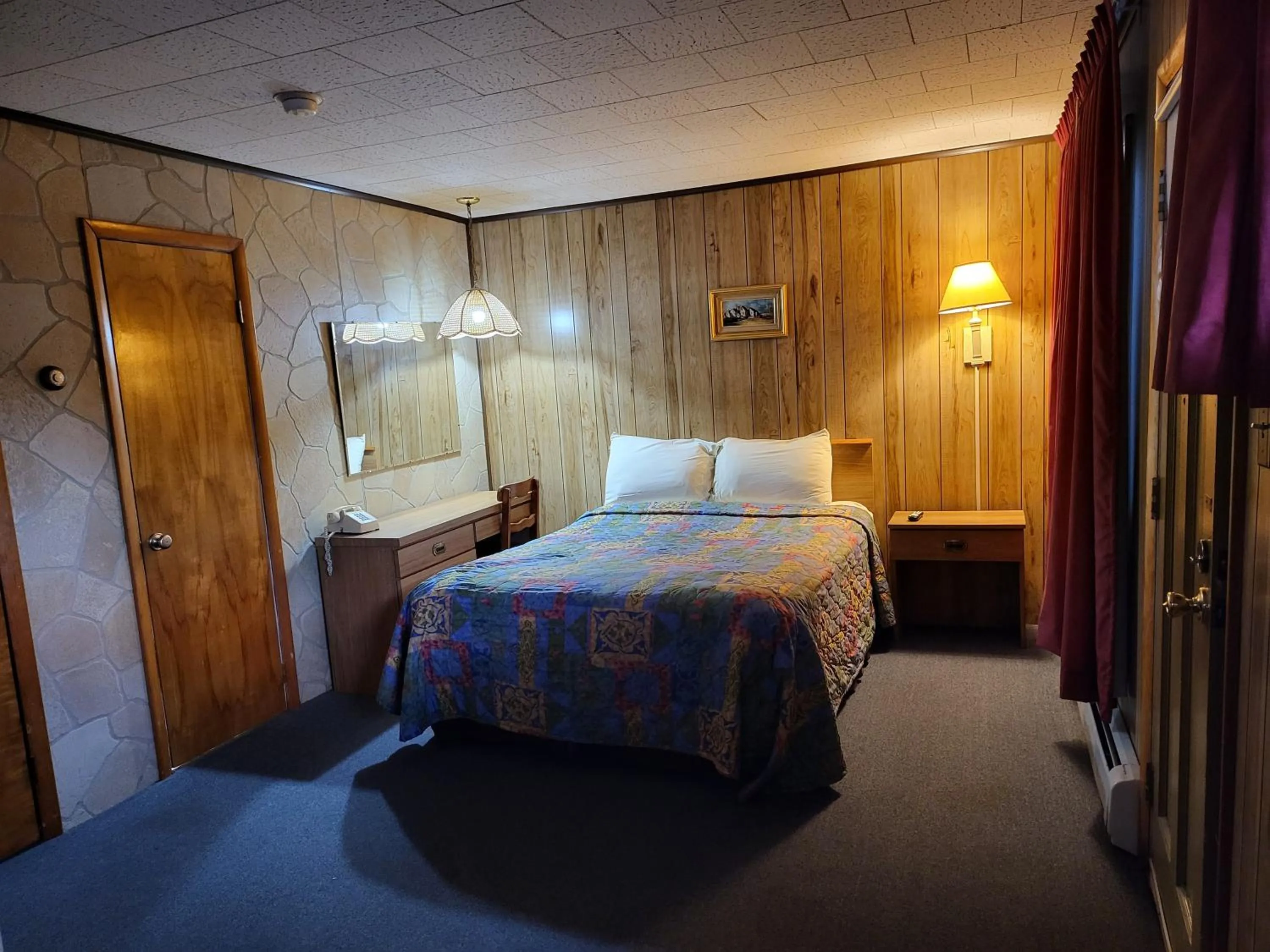 Bed in Red Ranch Inn