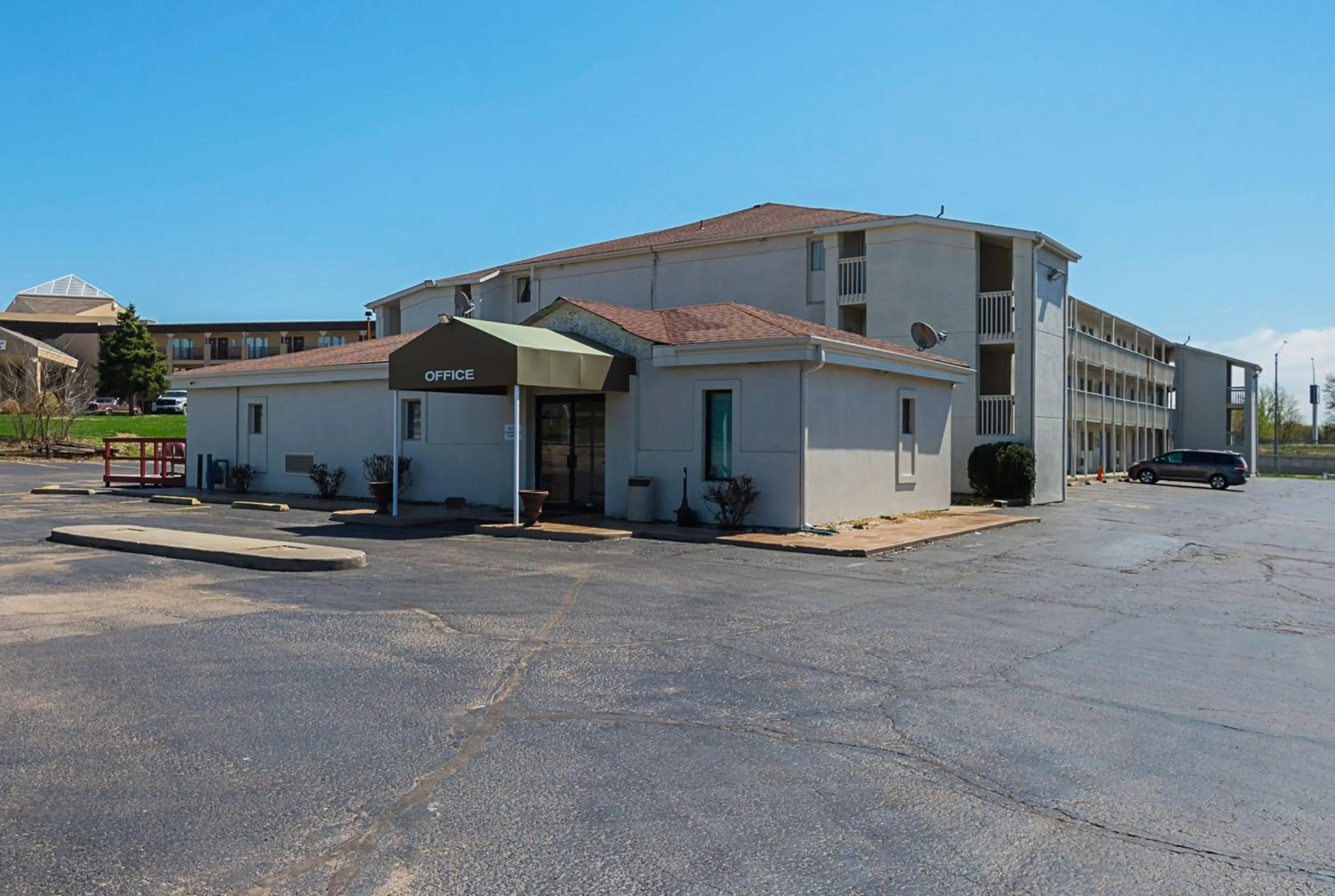 Property building in Motel 6-Blue Springs, MO
