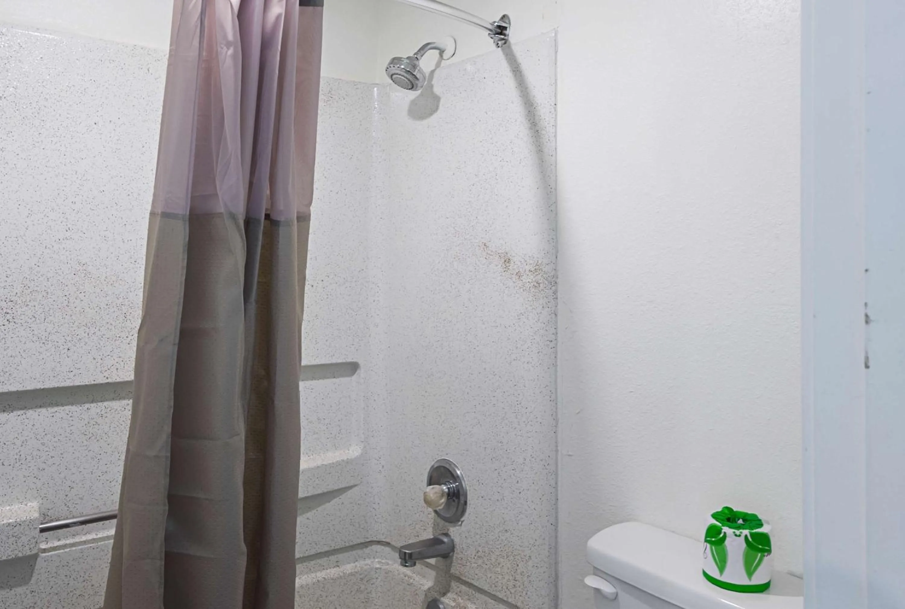 Bathroom in Motel 6-Blue Springs, MO