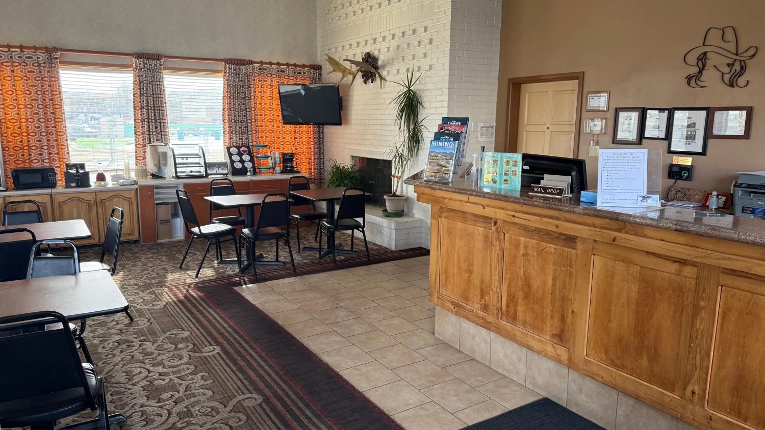 Lobby or reception in Thunderbird Motel