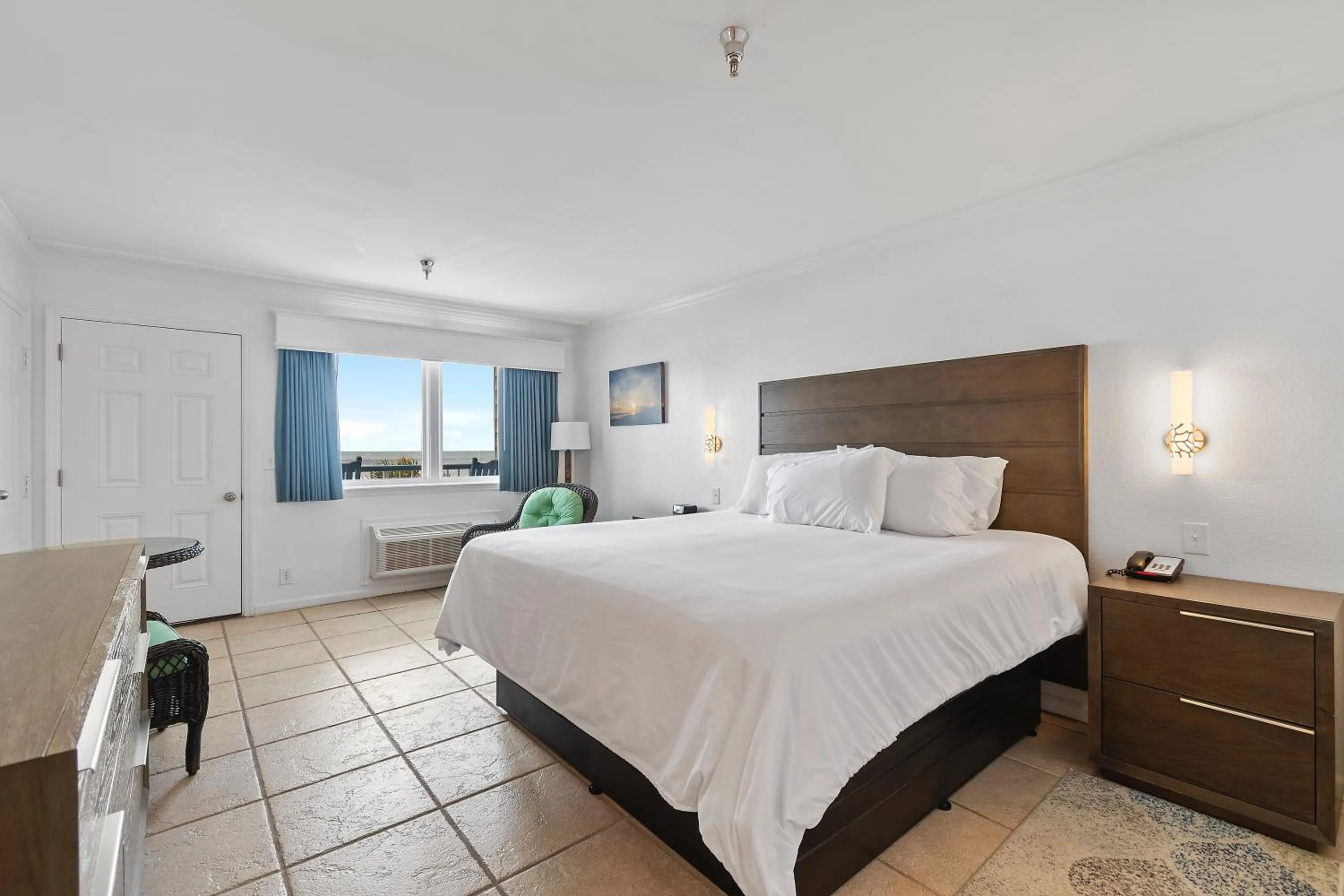 Bedroom, Bed in Ocean Isle Inn