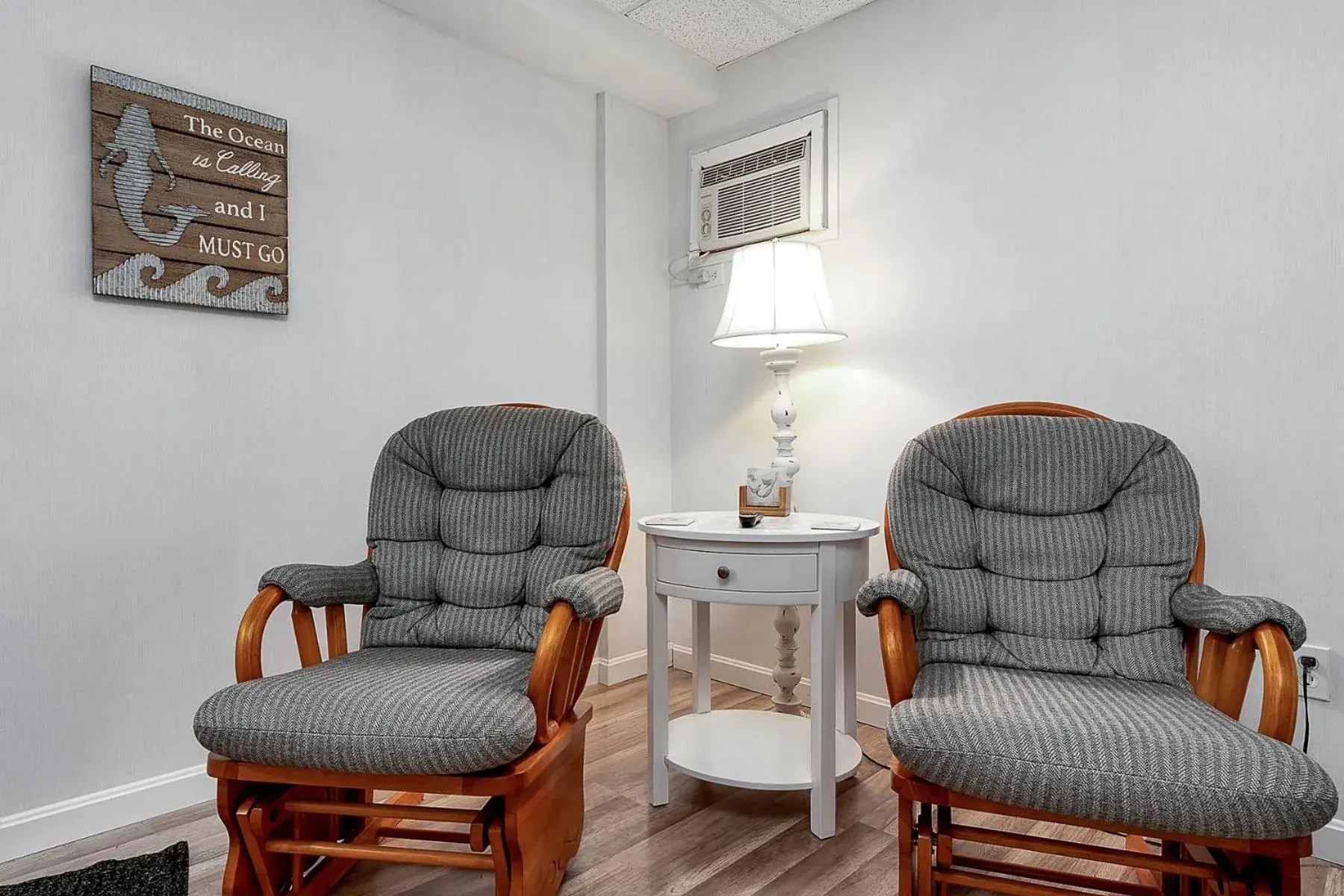 Deluxe Queen Room in Towne Lyne Motel Deluxe Queen Room in Towne Lyne Motel