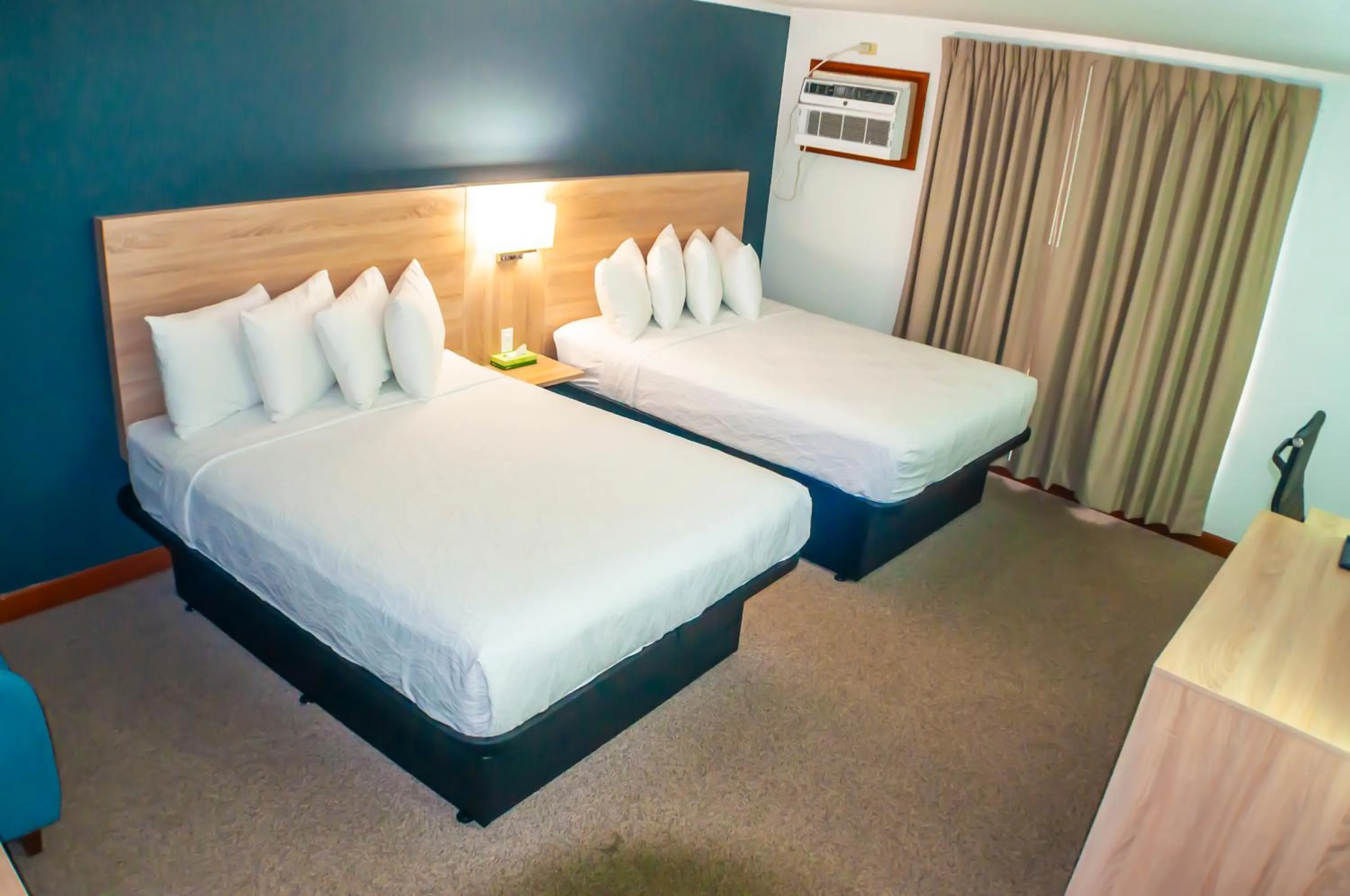 Bed in Towne Lyne Motel