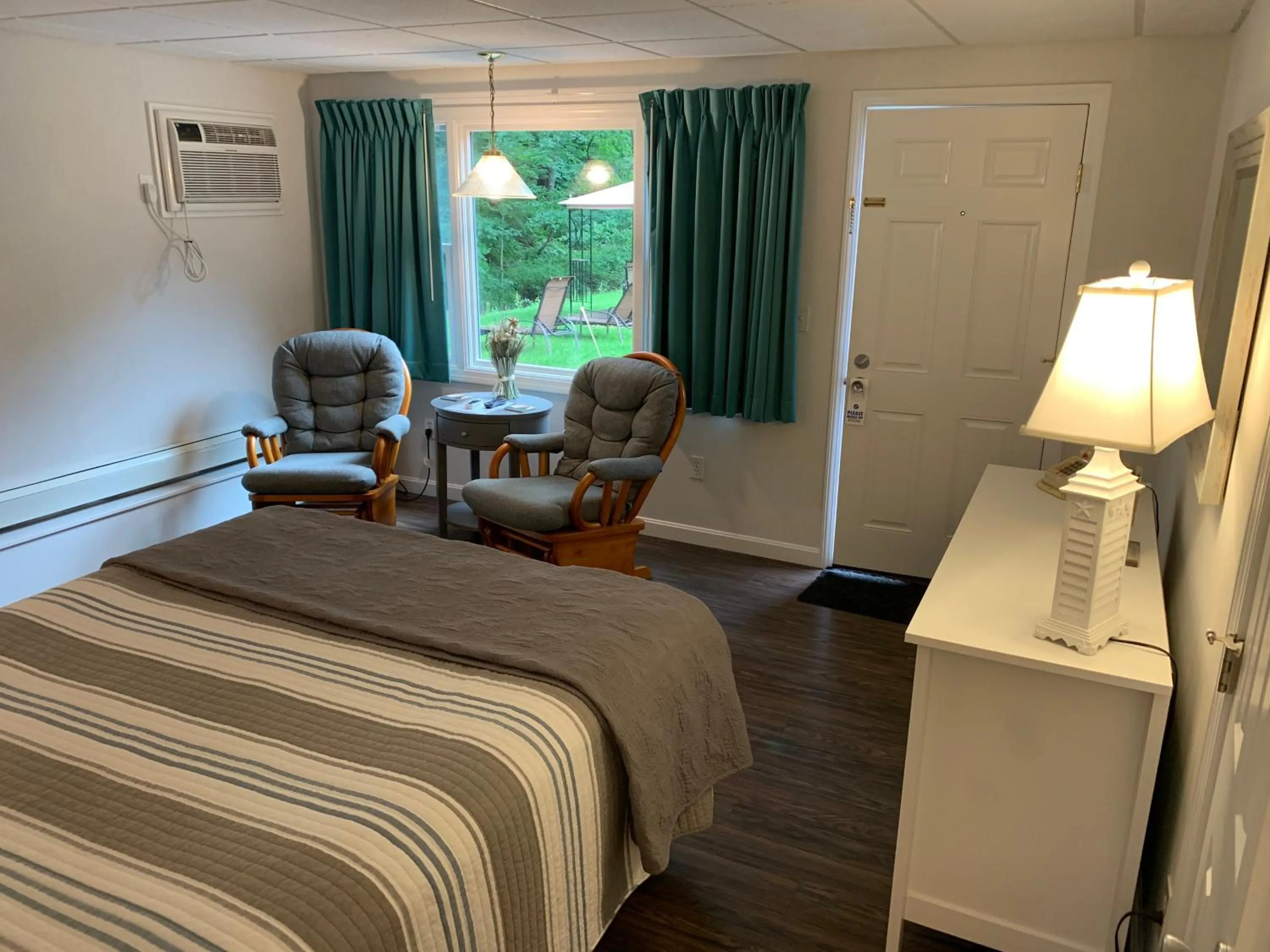 Bed in Towne Lyne Motel