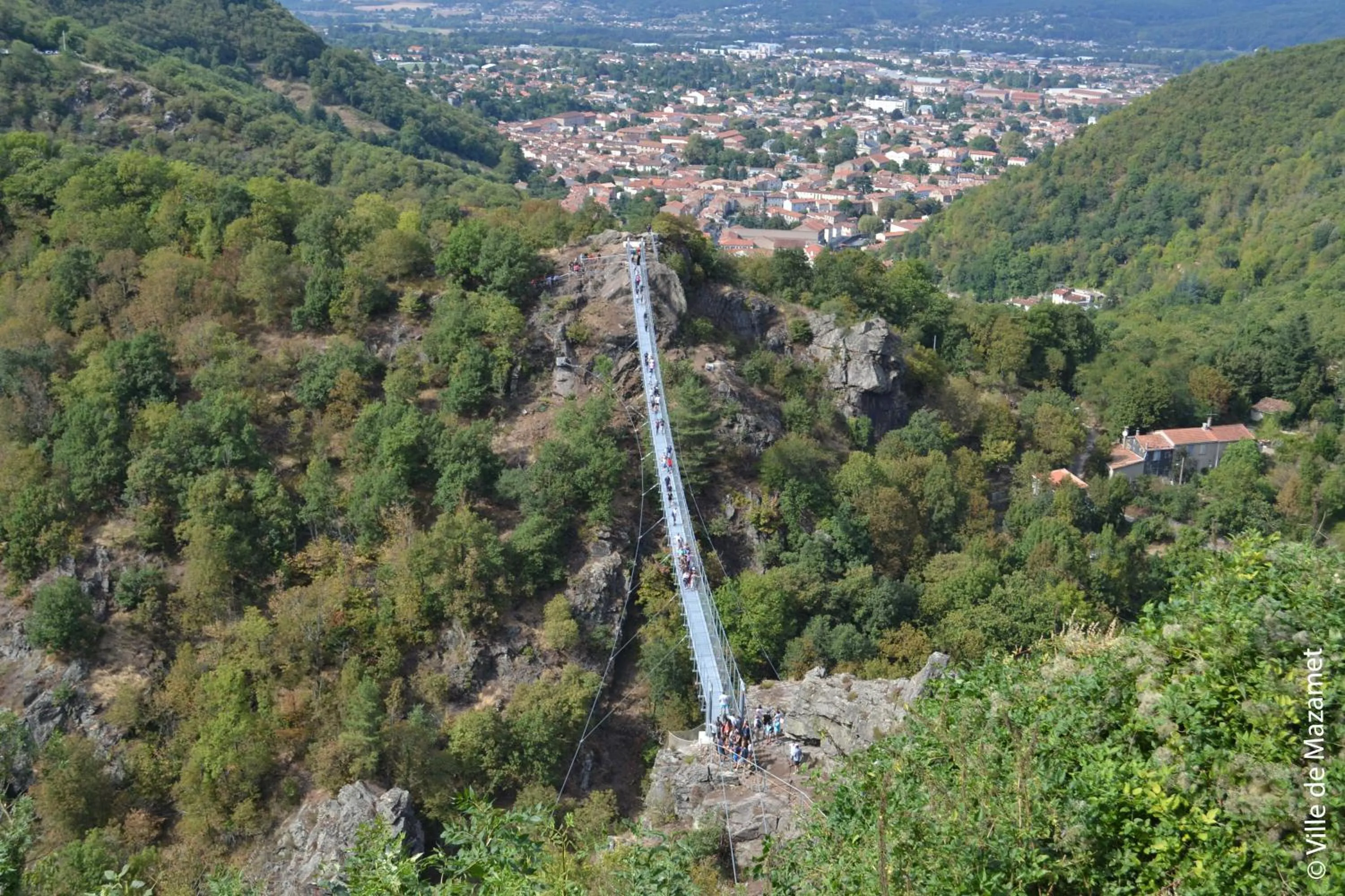 Natural landscape in Maison de ville au pied de la Montagne Noire