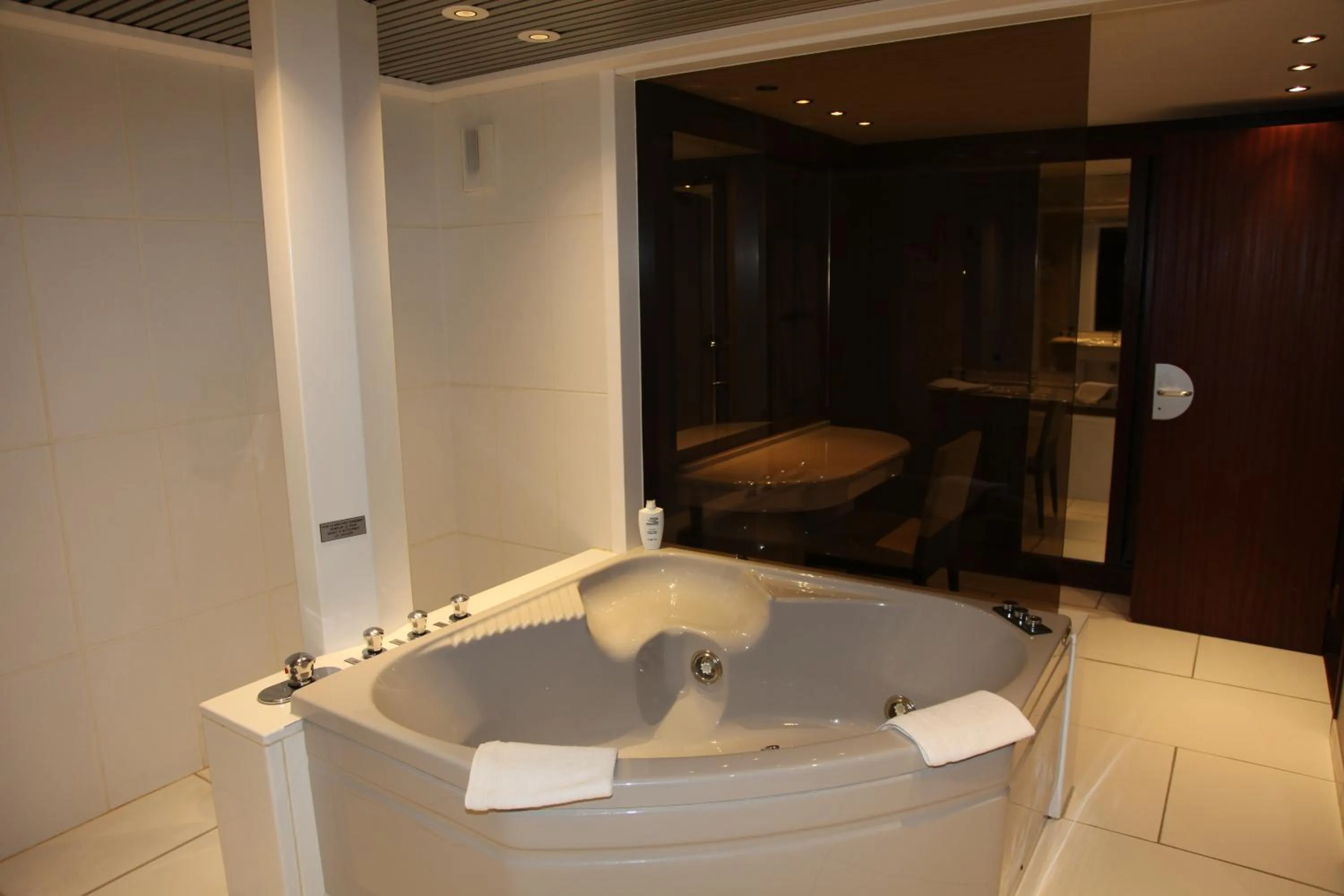 Shower in Amirauté Hôtel Golf Deauville