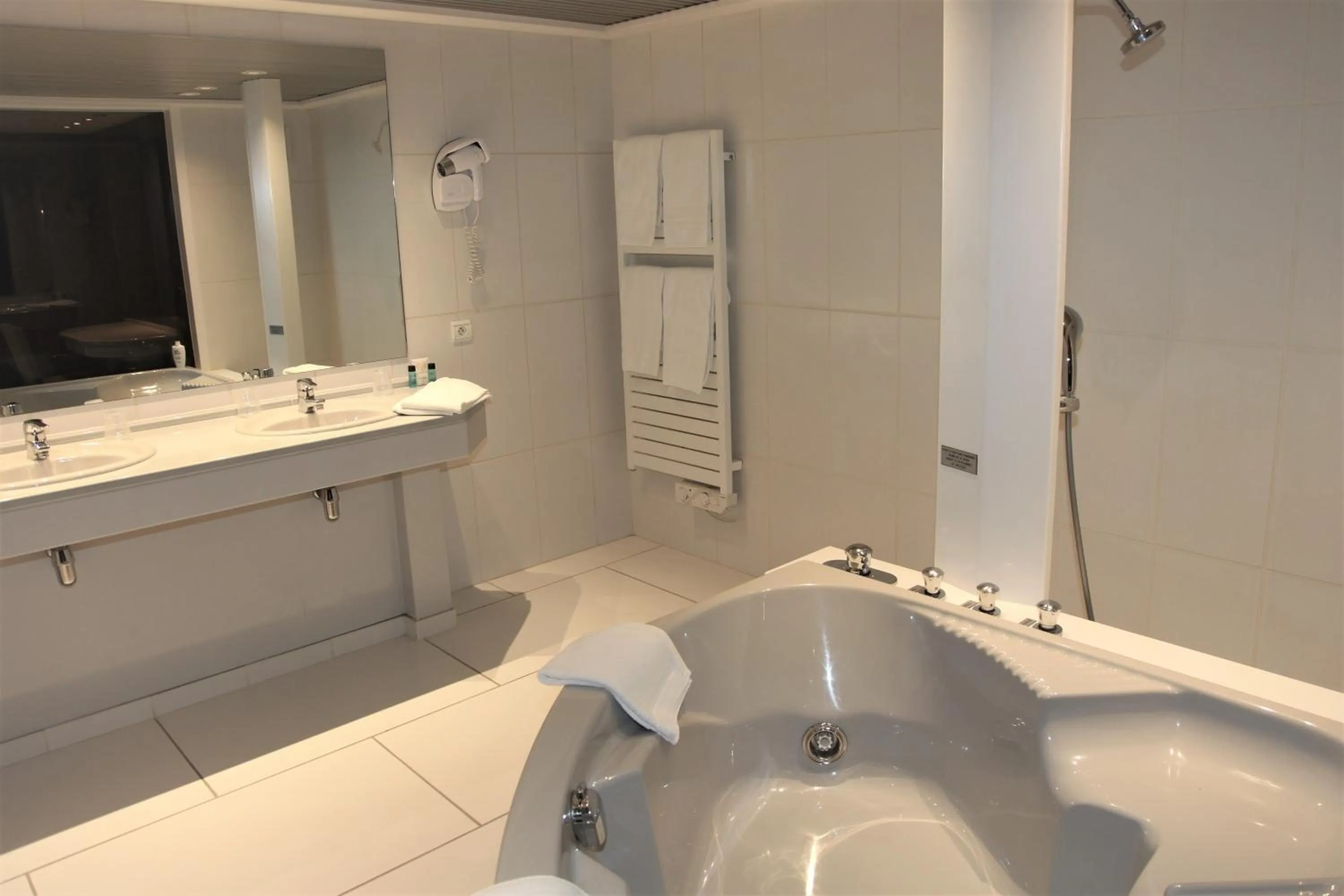 Shower in Amirauté Hôtel Golf Deauville