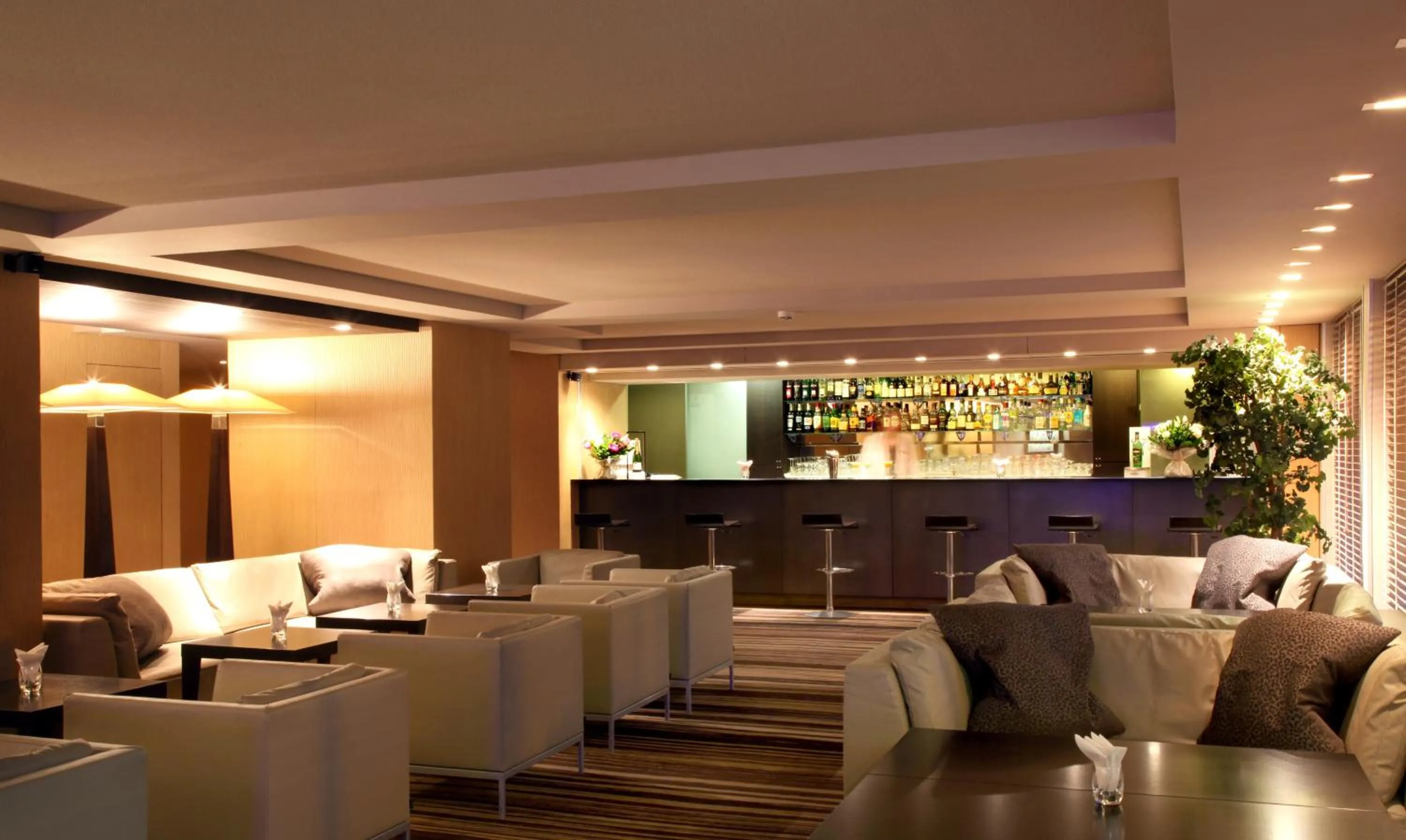 Lounge or bar in Amirauté Hôtel Golf Deauville