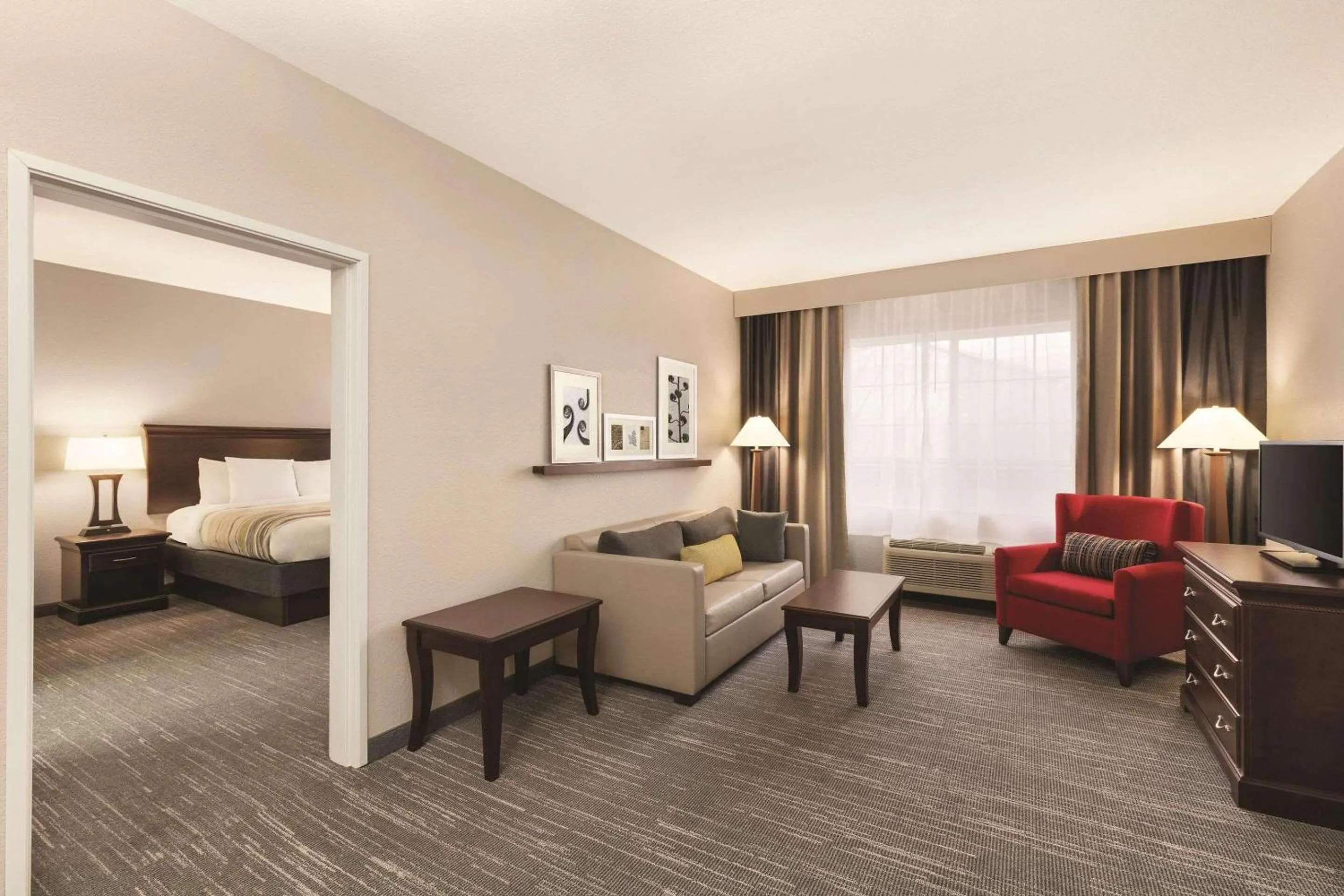 Bedroom in Country Inn & Suites by Radisson, Homewood, AL