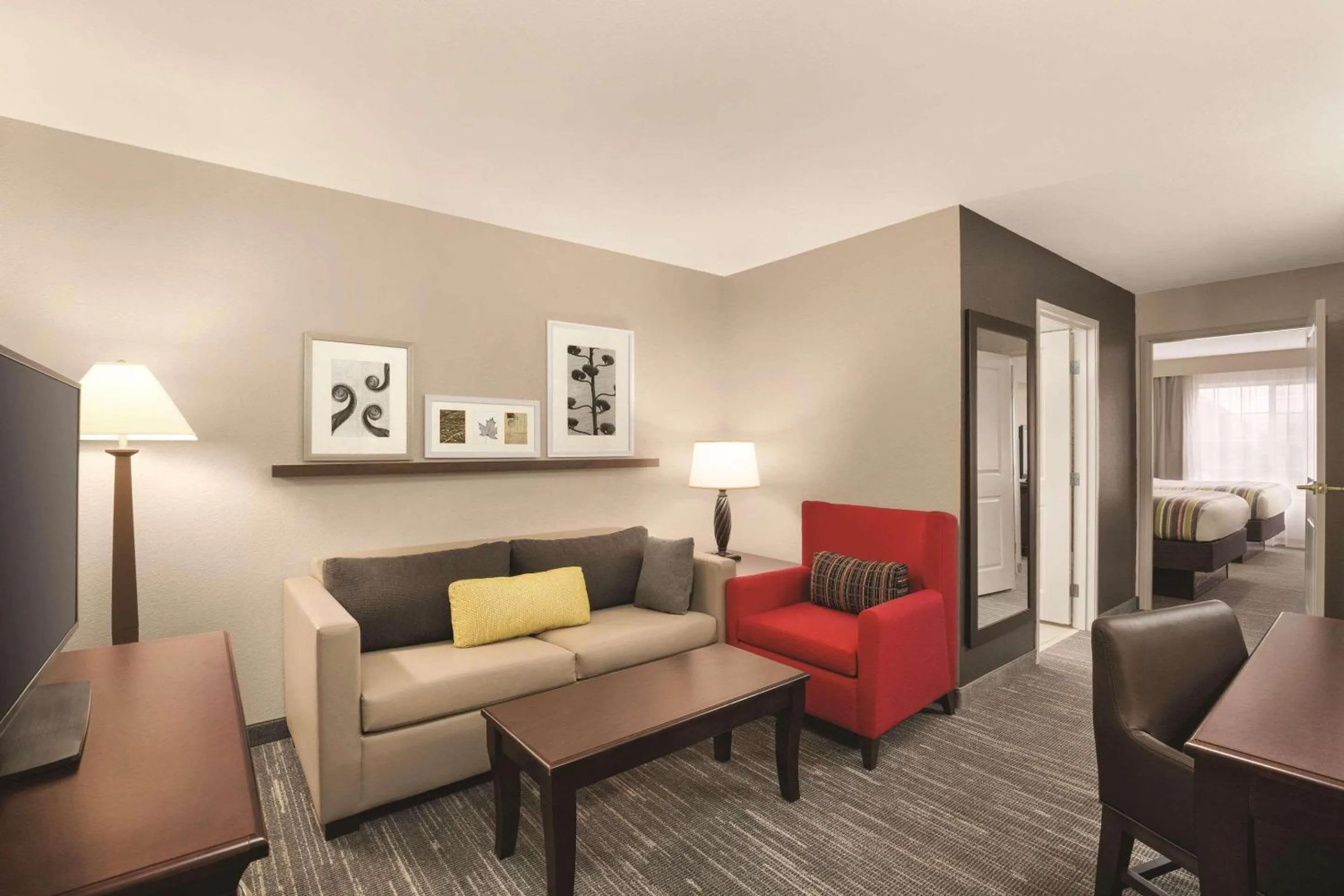 Bedroom in Country Inn & Suites by Radisson, Homewood, AL