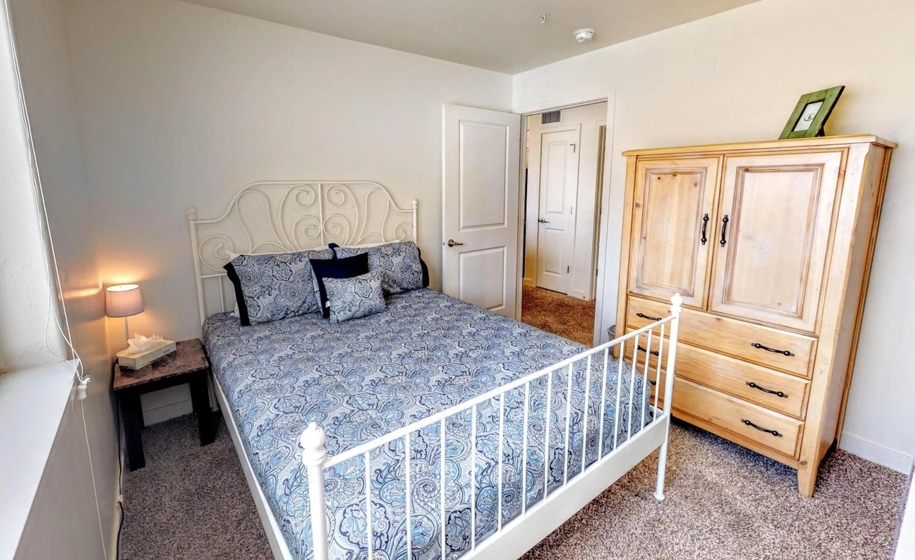 Bed in Red Cliff Condos #6i