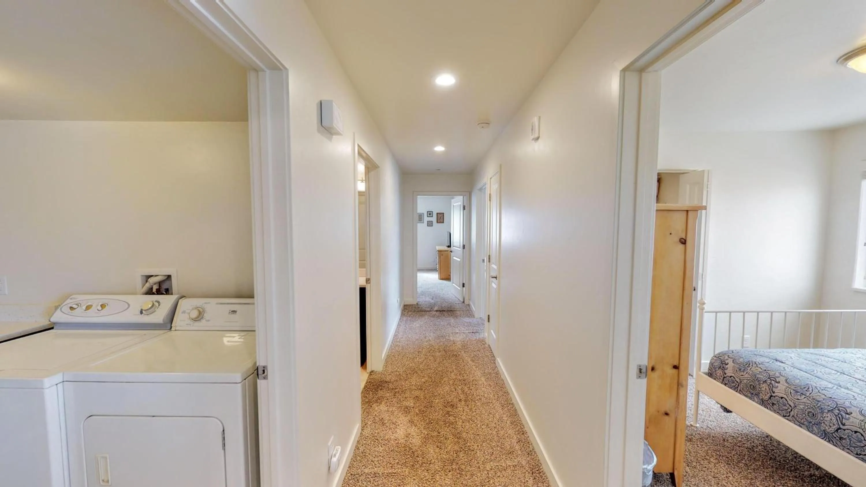 Bed in Red Cliff Condos #6i