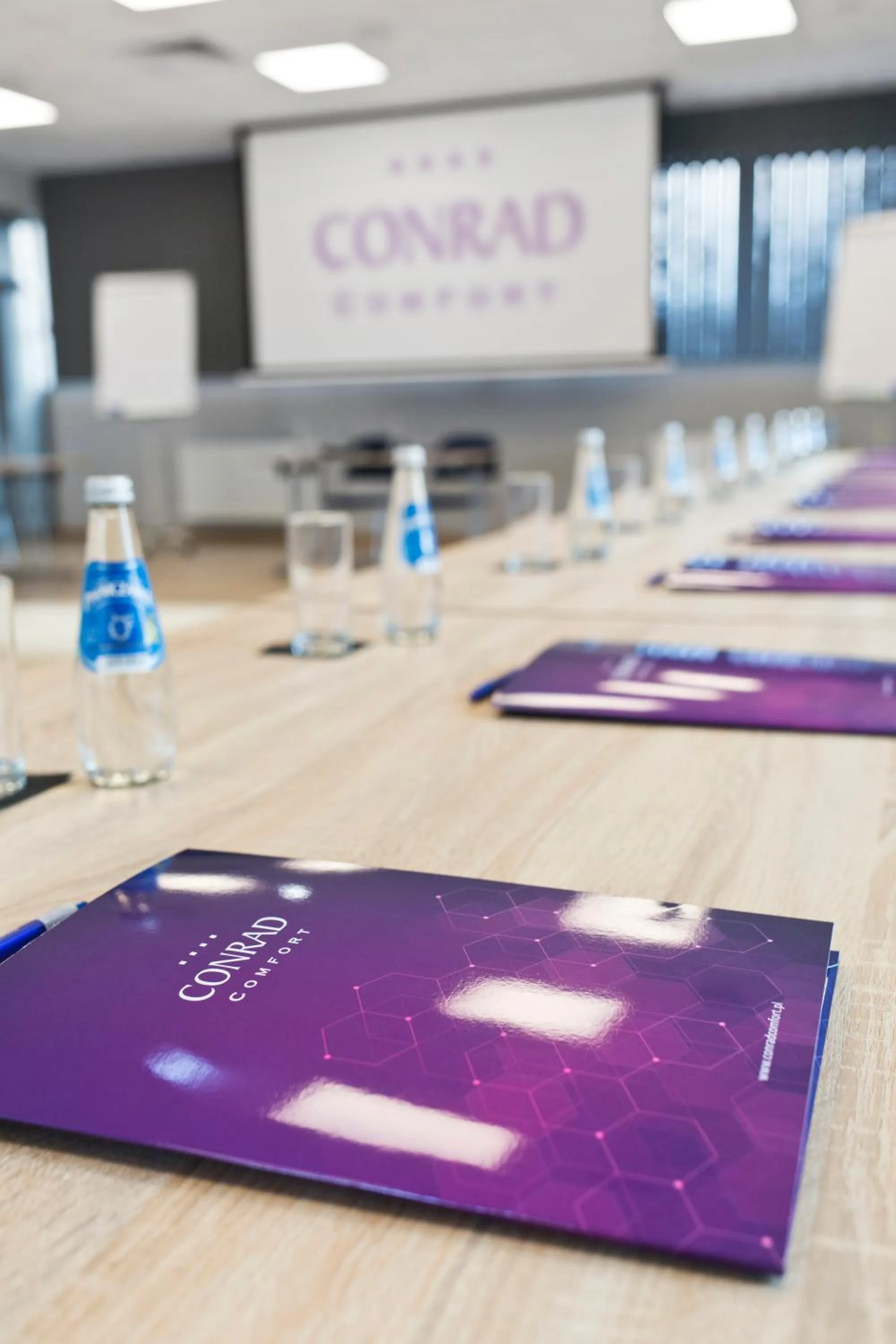 Property logo or sign in Hotel CONRAD Comfort