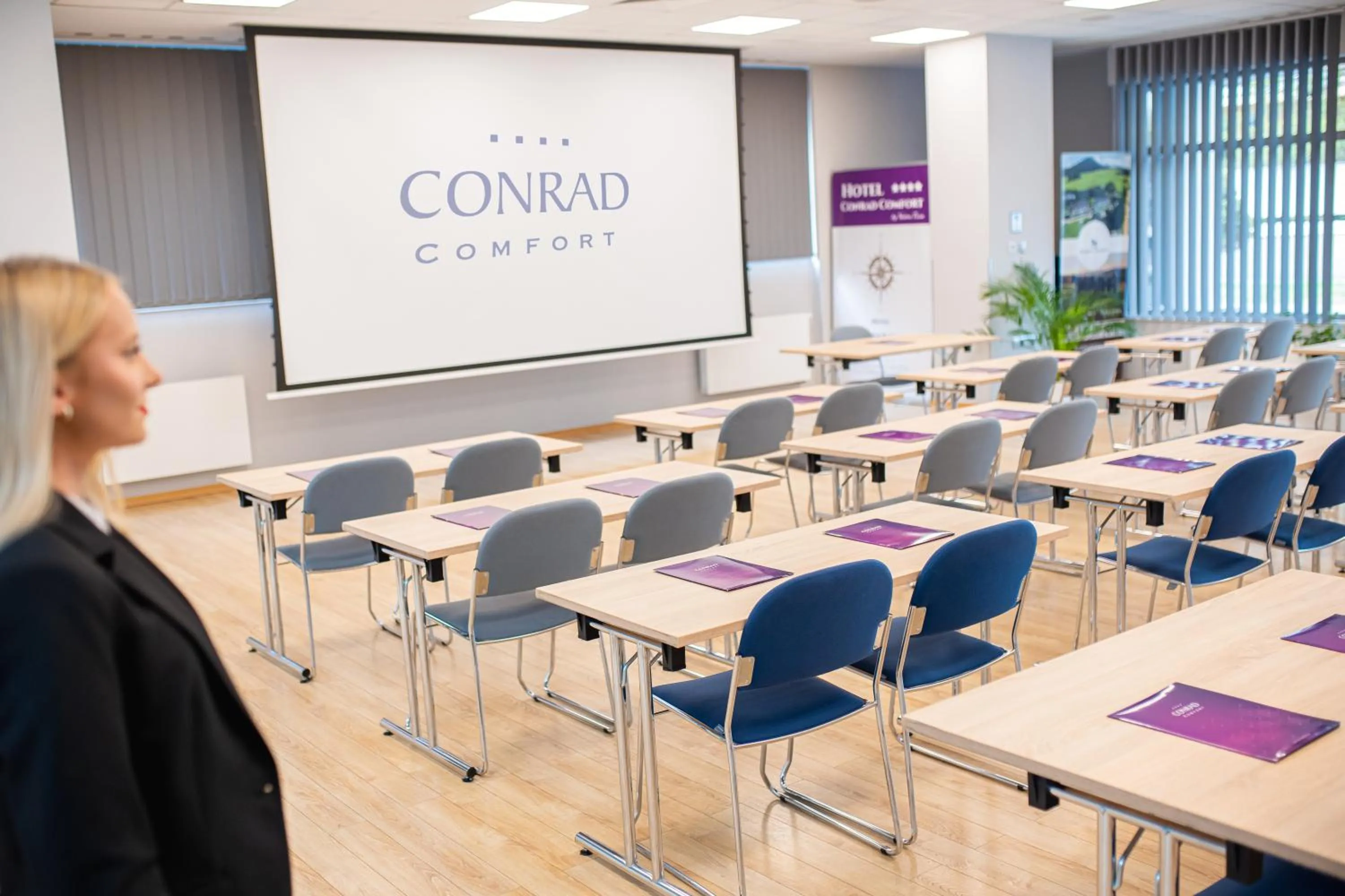 People in Hotel CONRAD Comfort