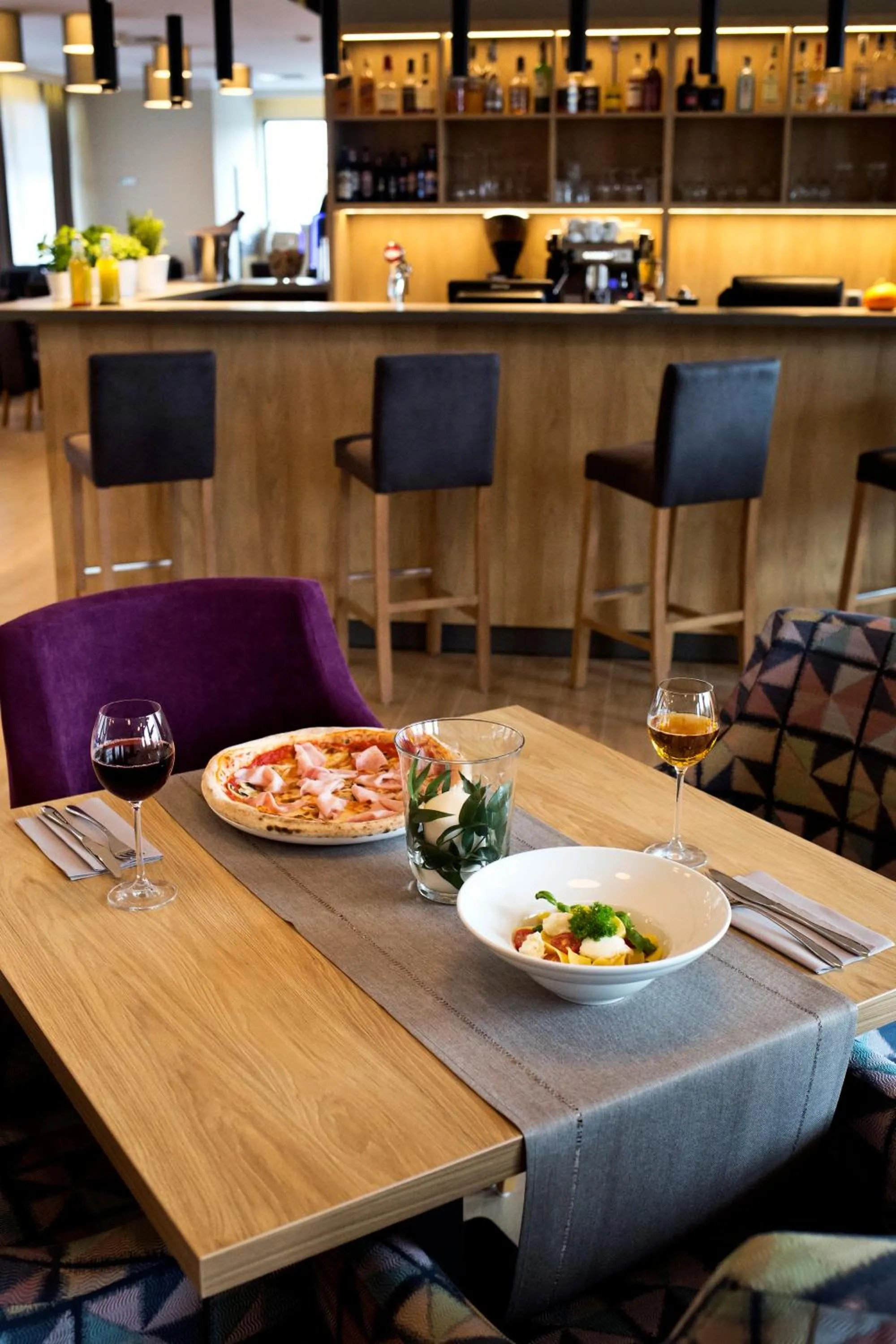 Restaurant/places to eat in Hotel CONRAD Comfort