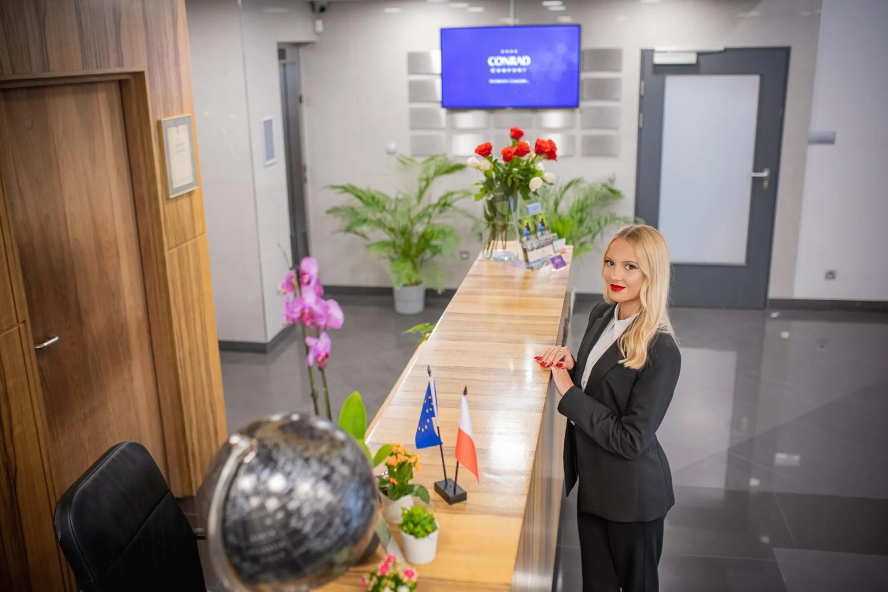 People in Hotel CONRAD Comfort