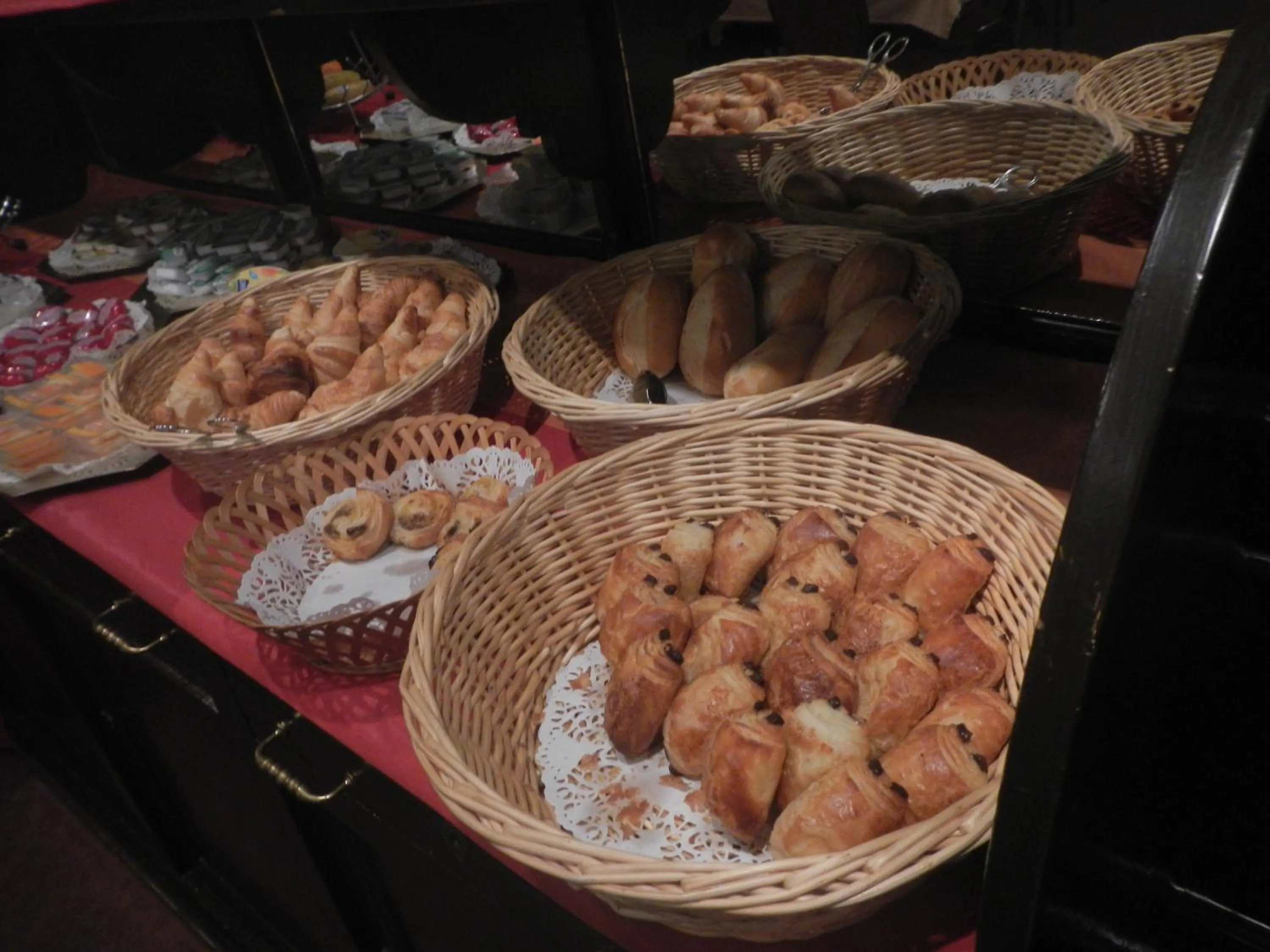 Food and drinks in Metropol Hotel