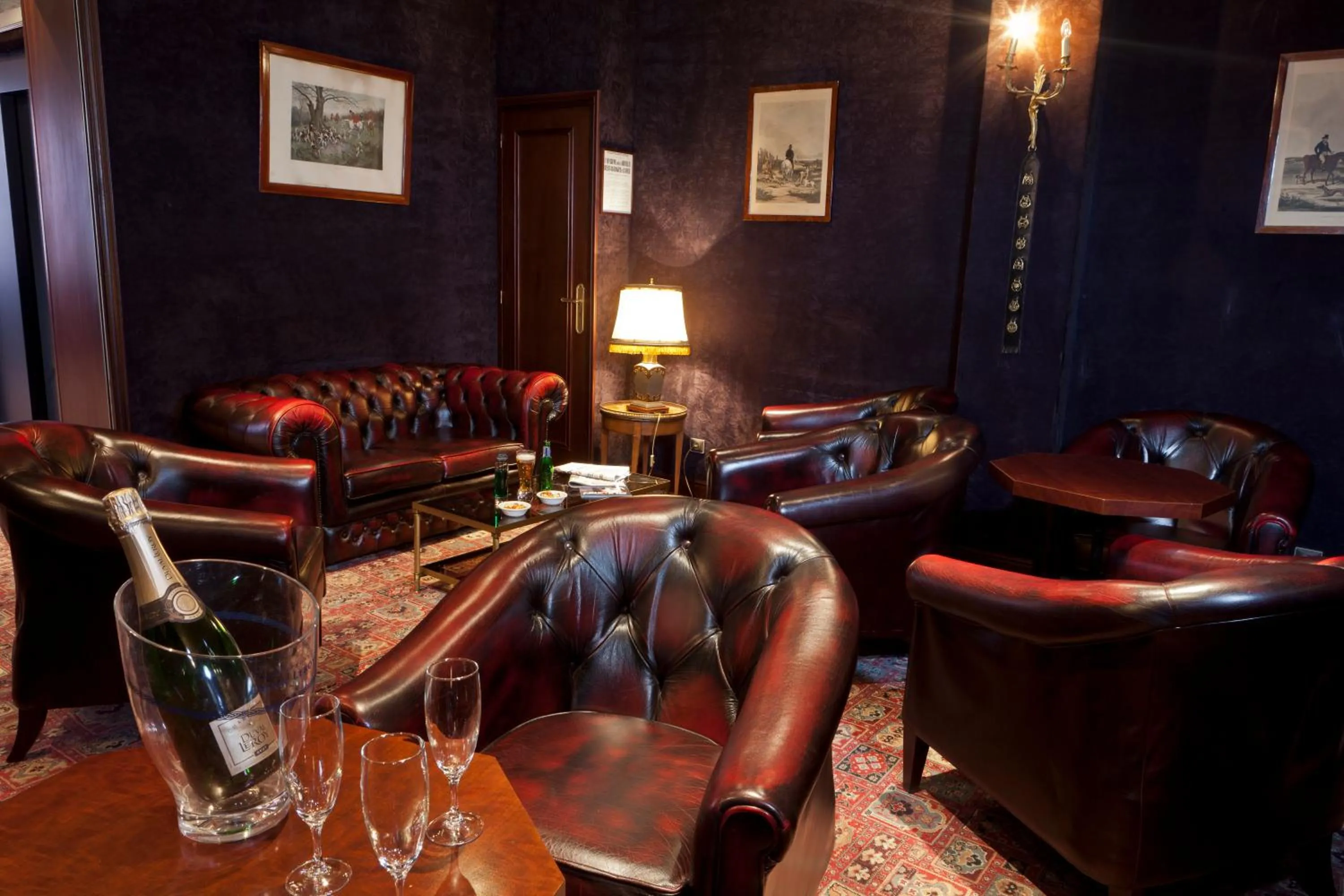 Restaurant/places to eat in Metropol Hotel