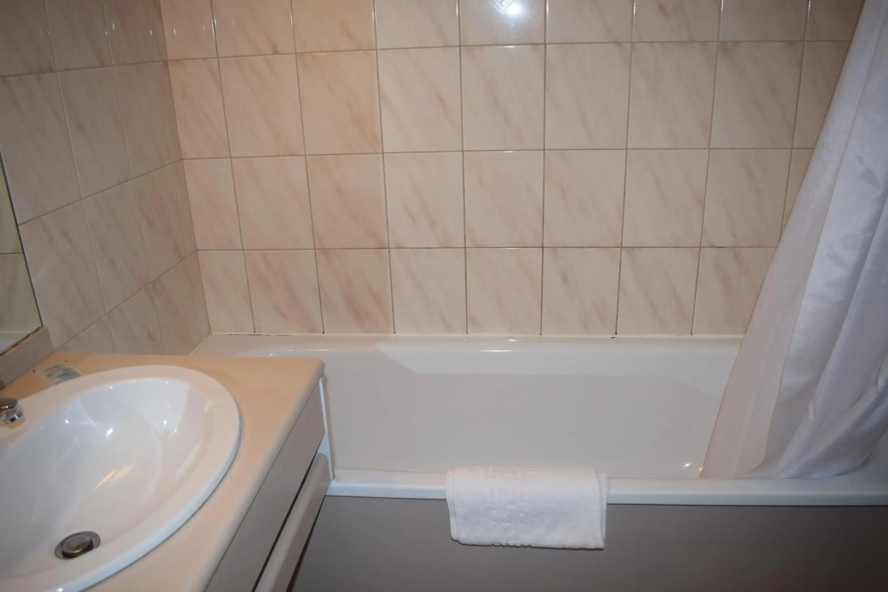 Bathroom in Metropol Hotel