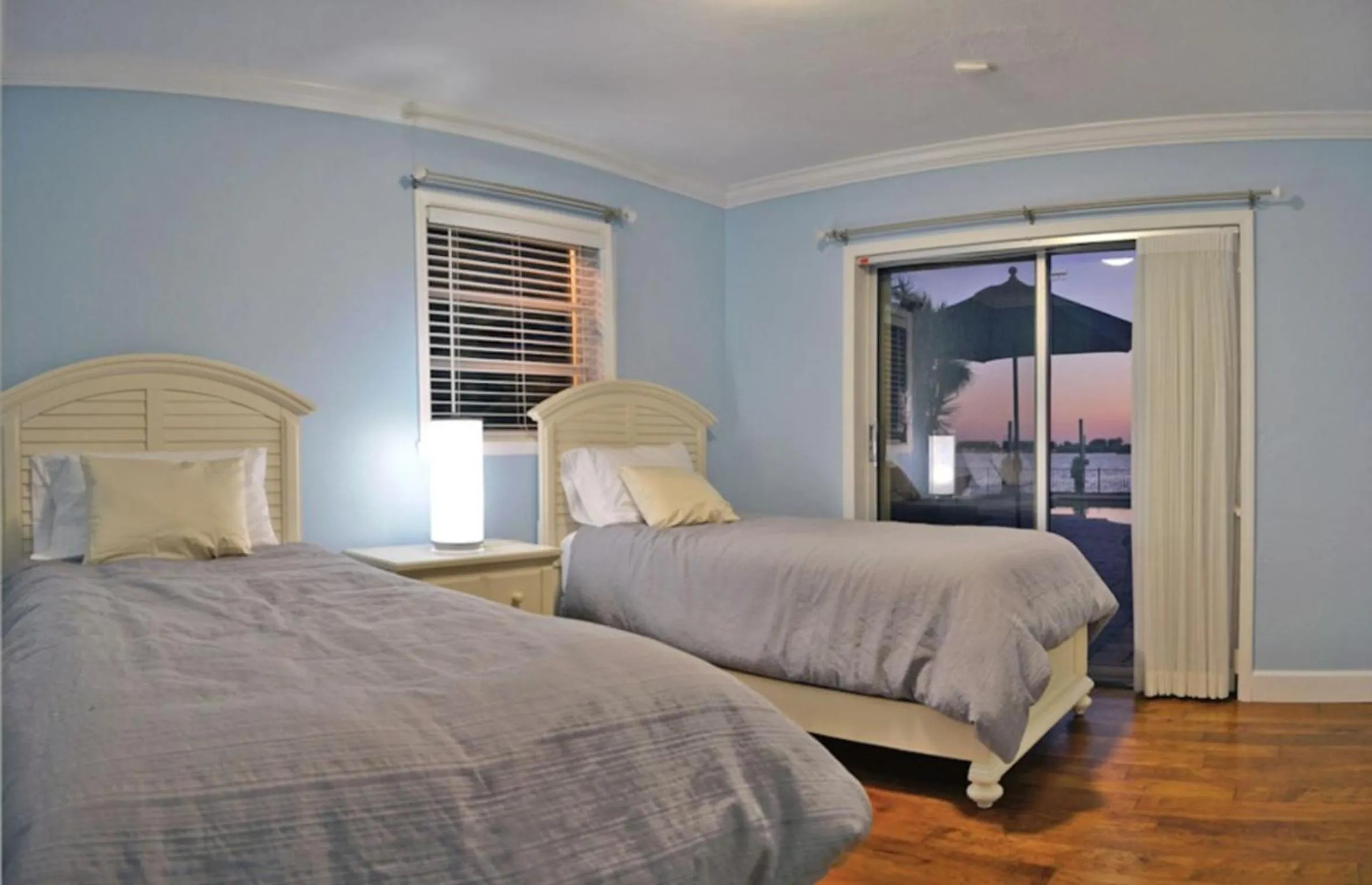 Bed in Sarasota - Dunmore 8730