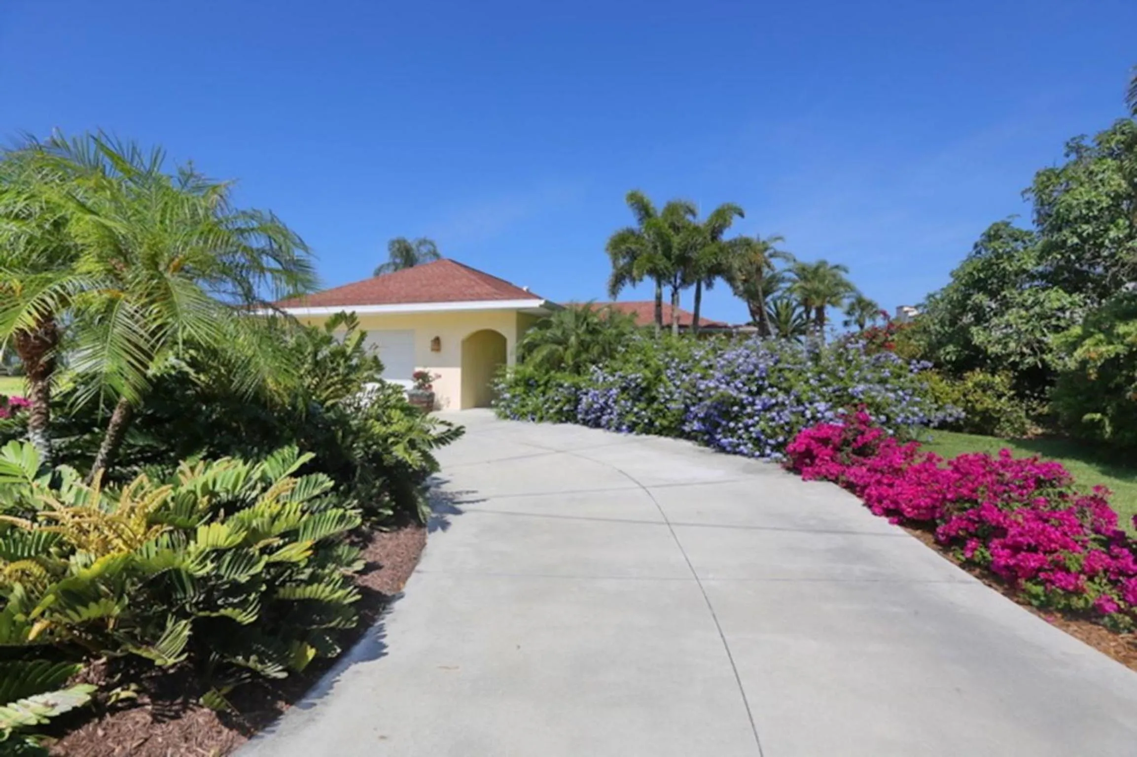 Property building in Sarasota - Dunmore 8730