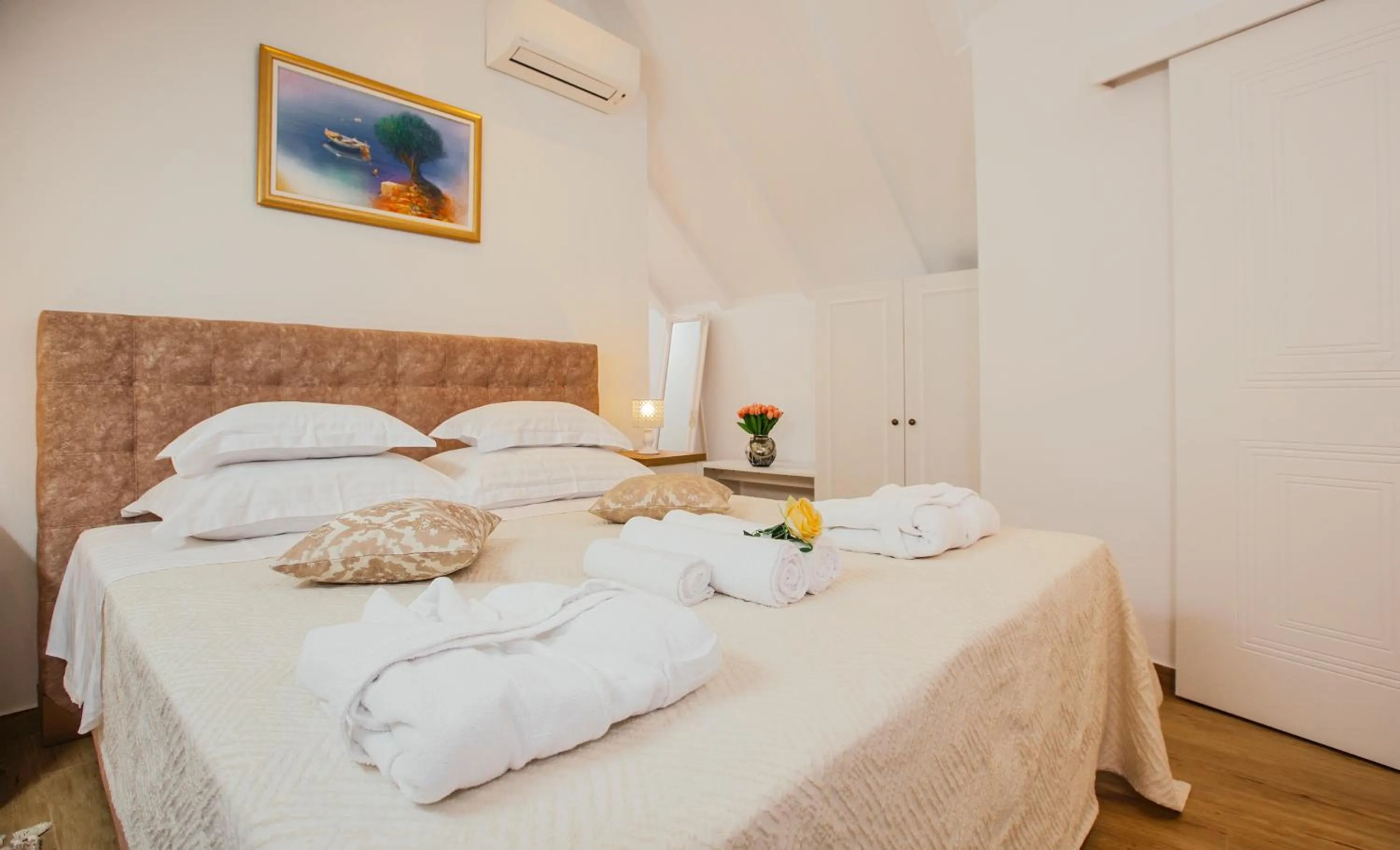 Bed in Heritage Hotel Dea Hvar