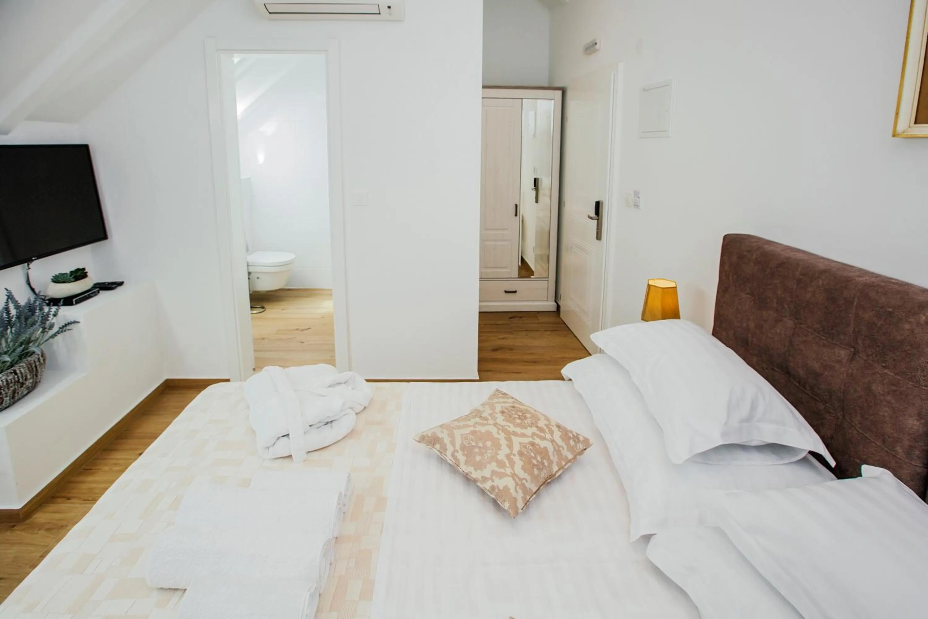 Bed in Heritage Hotel Dea Hvar