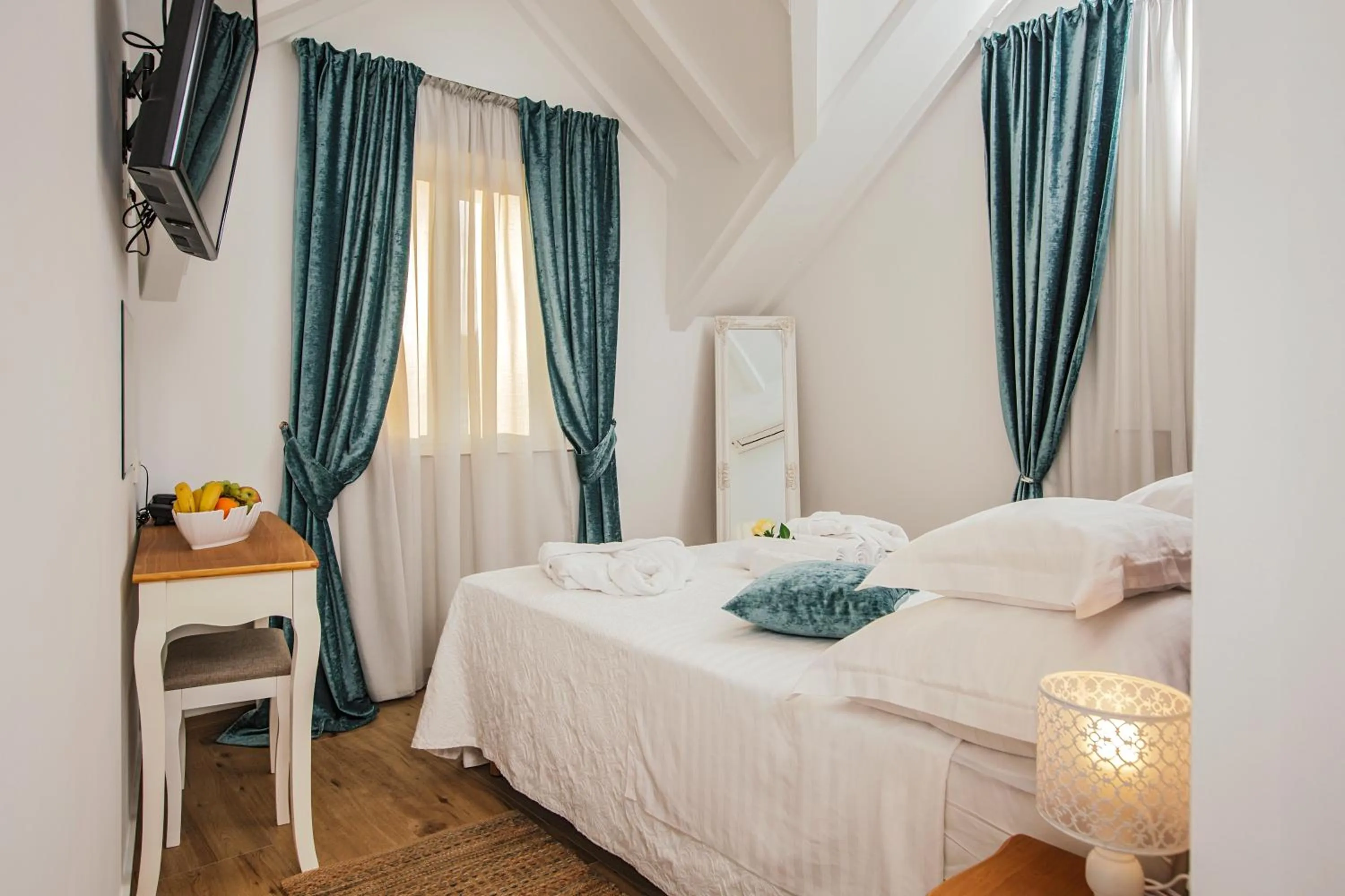 Bed in Heritage Hotel Dea Hvar