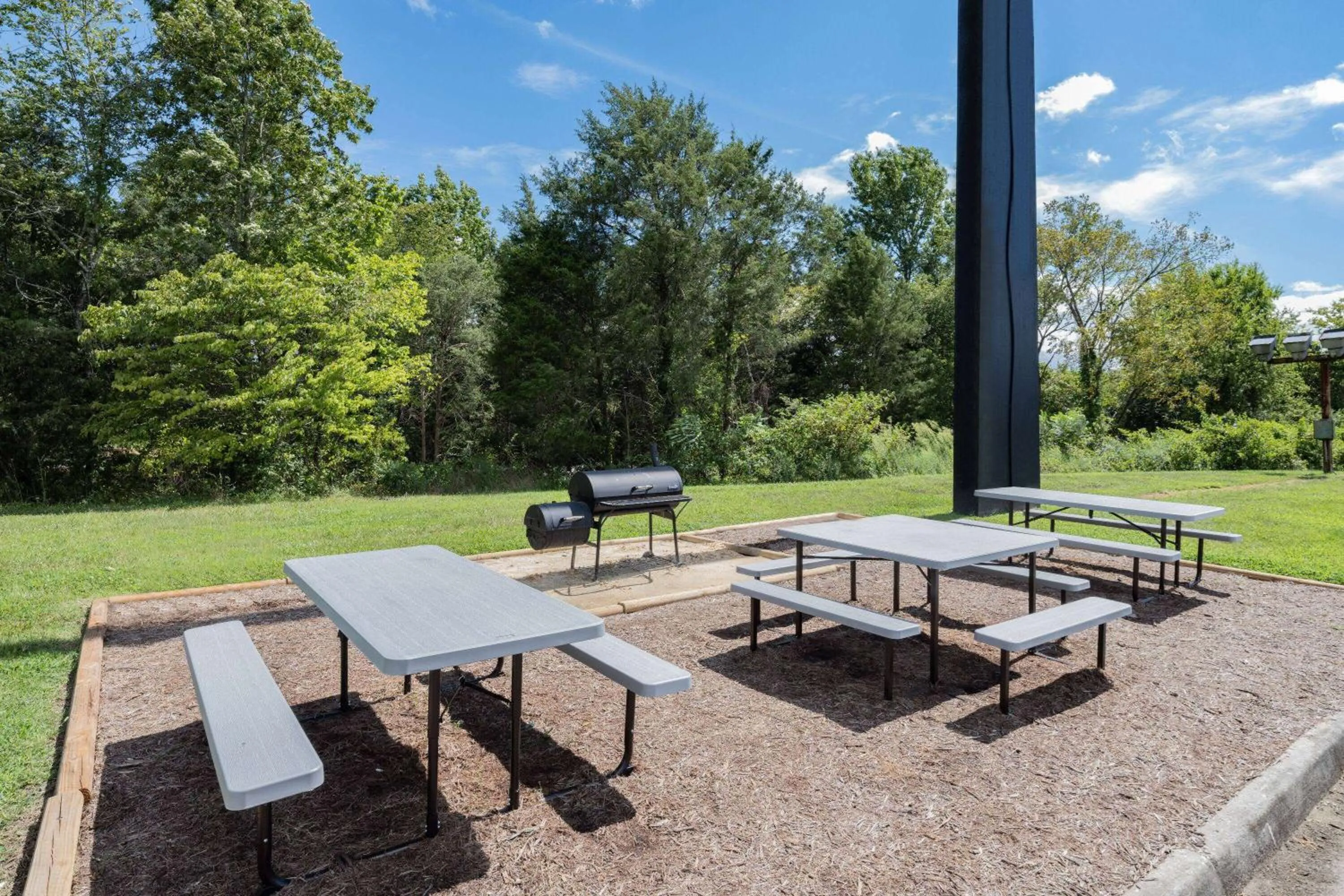 BBQ facilities in Days Inn and Suites by Wyndham Oxford