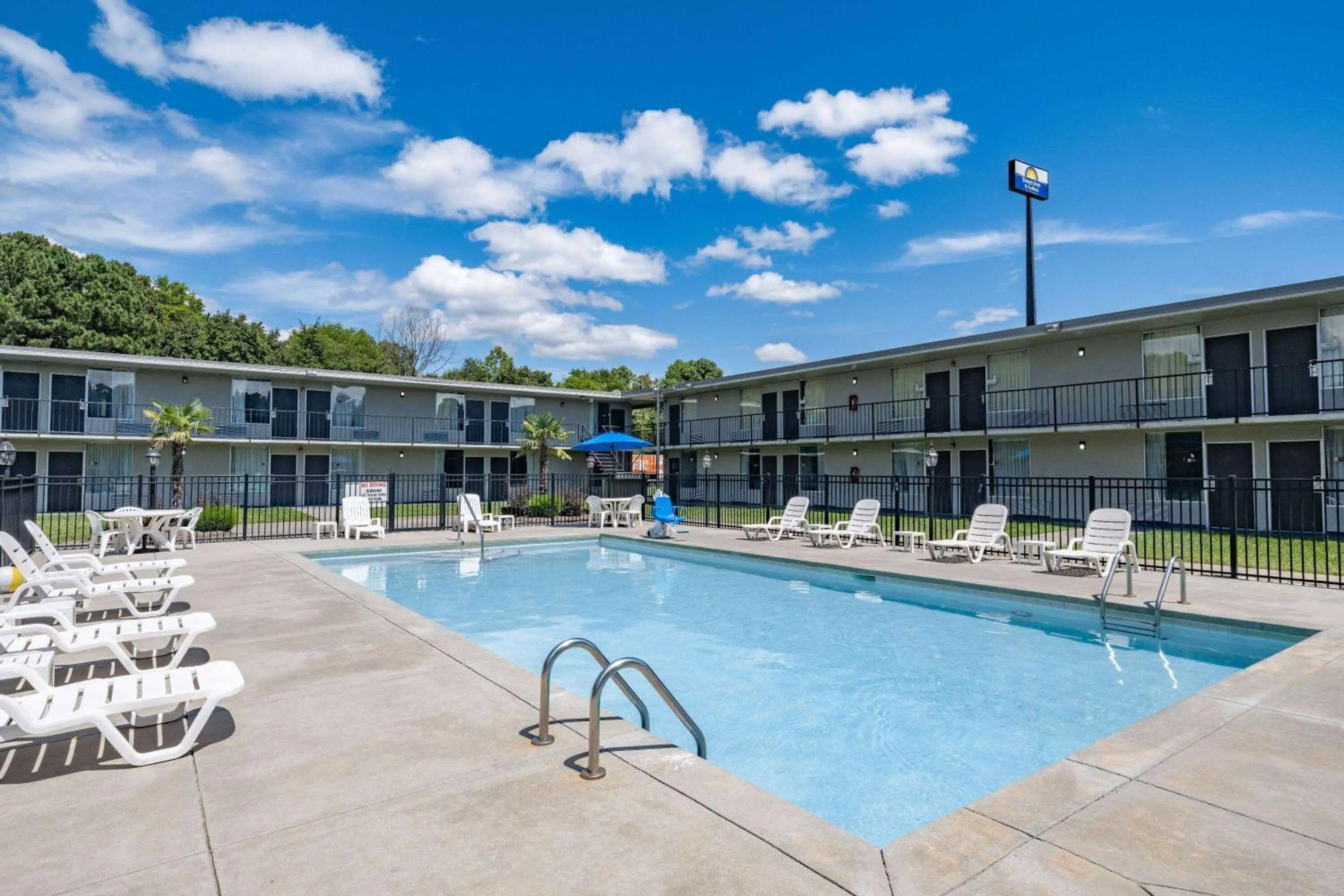 Pool view in Days Inn and Suites by Wyndham Oxford