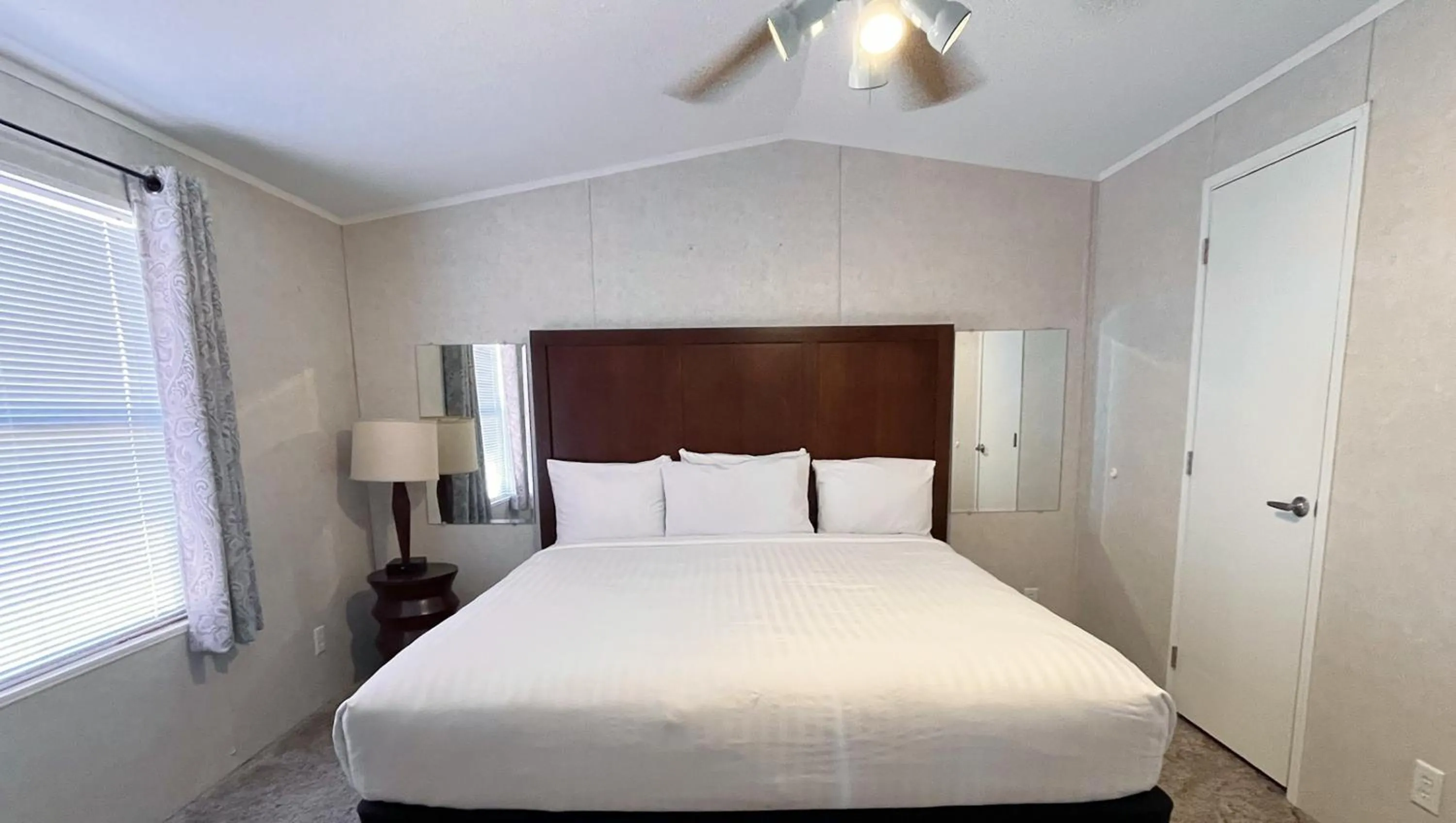 Bedroom, Bed in Ticaboo Lodge