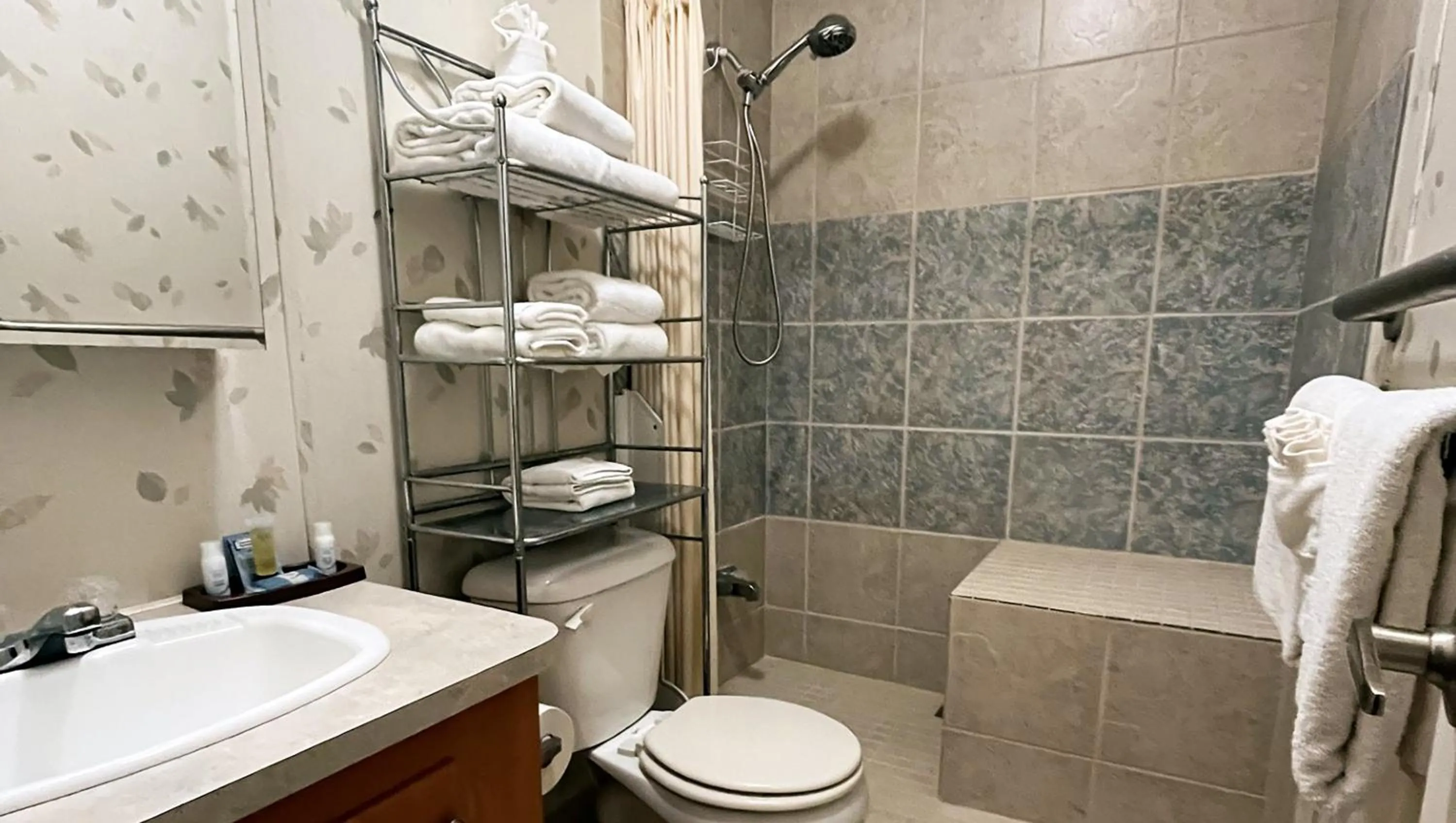 Bathroom in Ticaboo Lodge