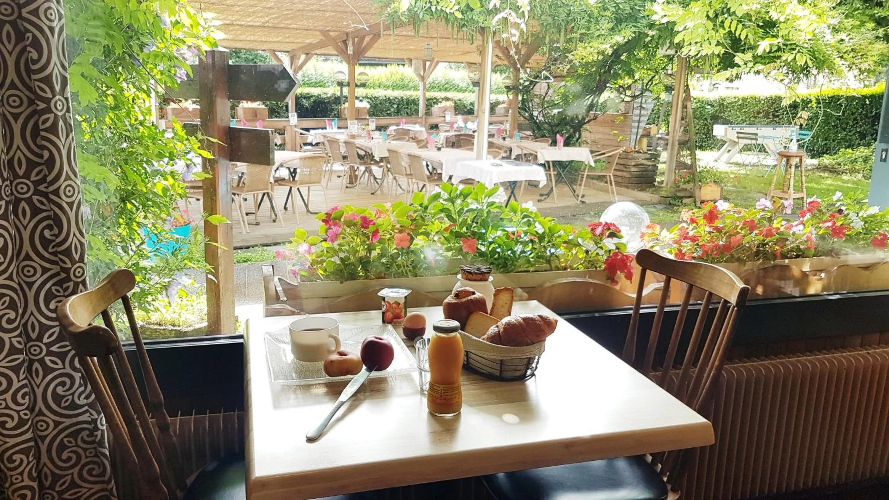 Breakfast in Auberge de Costaroche