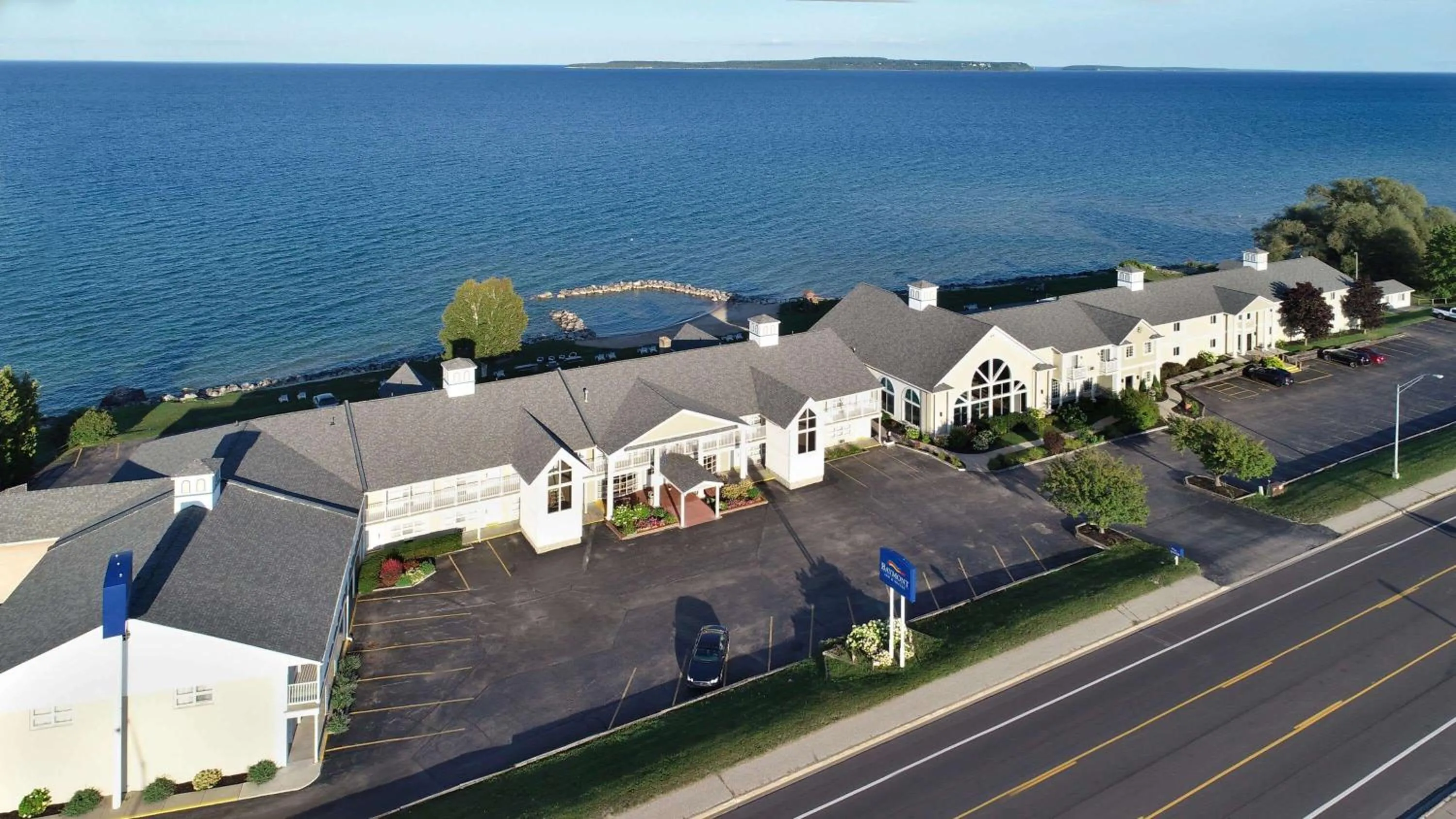 Property building in Baymont by Wyndham St. Ignace Lakefront