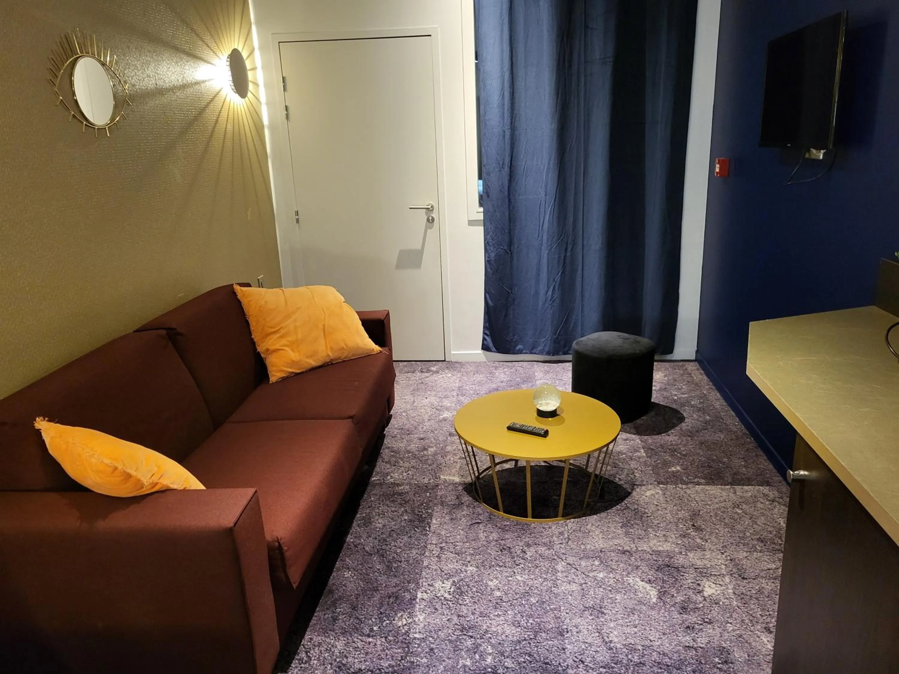 Living room in Accueil Hôtel Paris Pigalle Montmartre