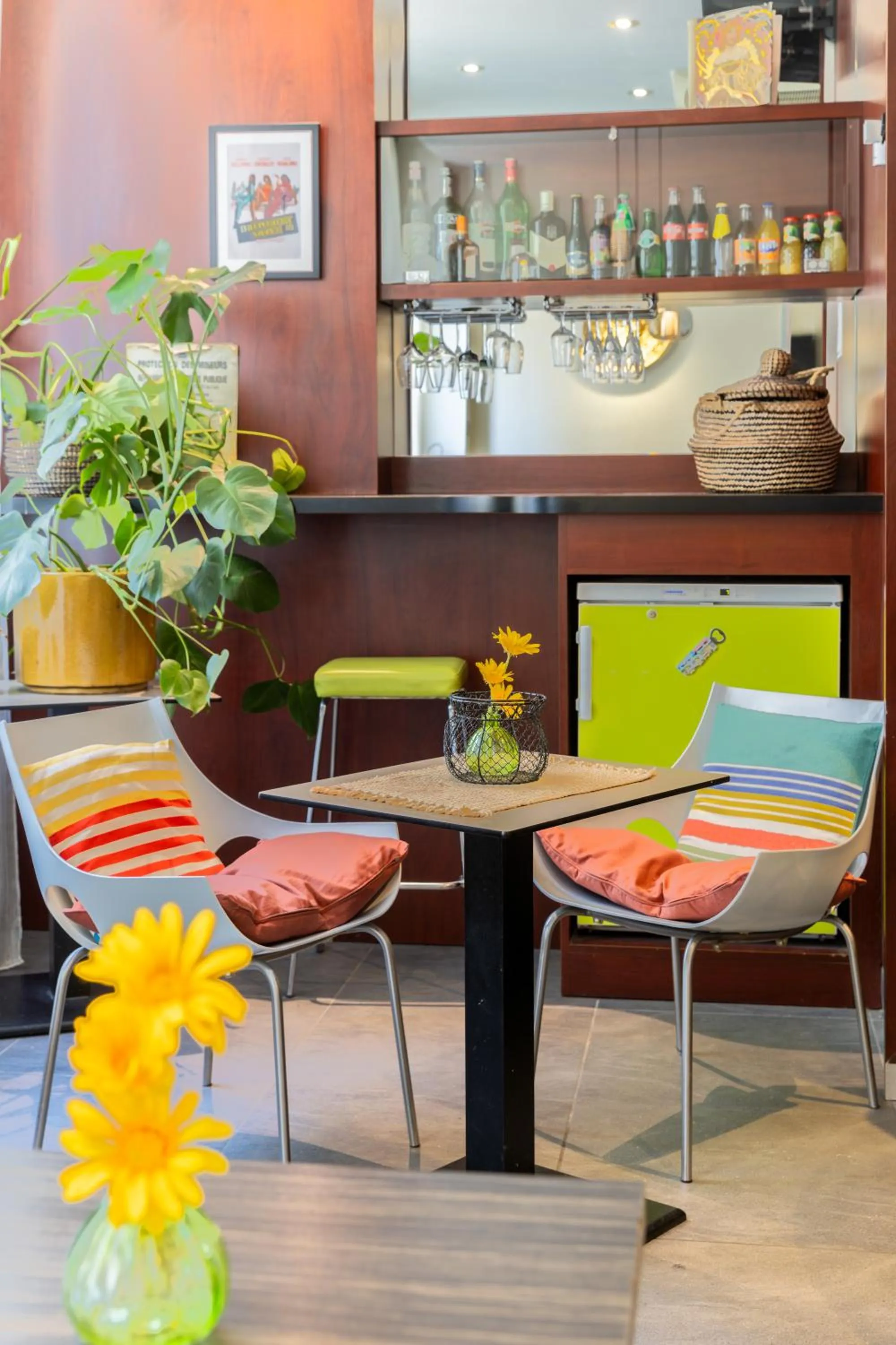 Seating area in Accueil Hôtel Paris Pigalle Montmartre