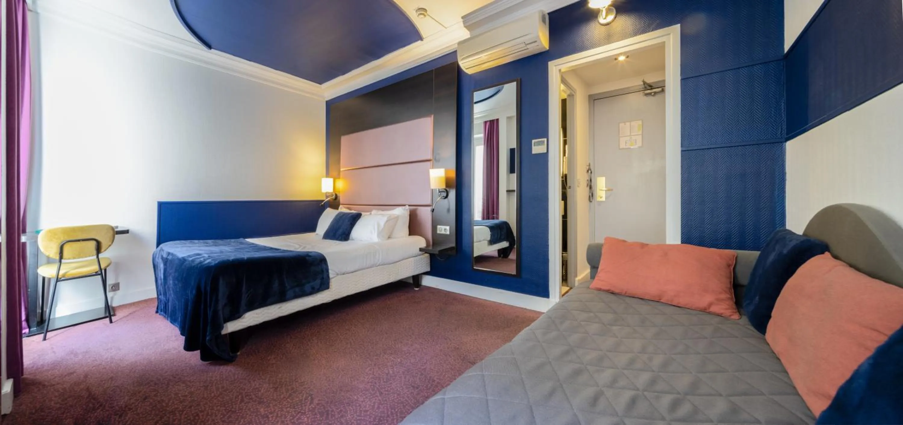 Photo of the whole room, Bed in Accueil Hôtel Paris Pigalle Montmartre