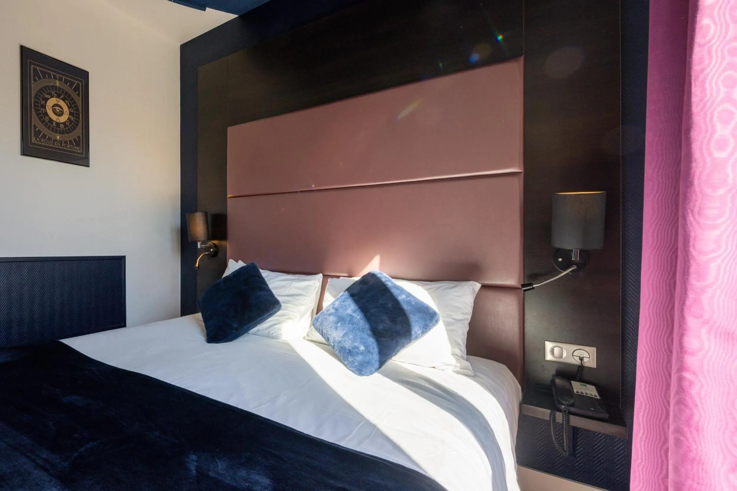 Bed in Accueil Hôtel Paris Pigalle Montmartre