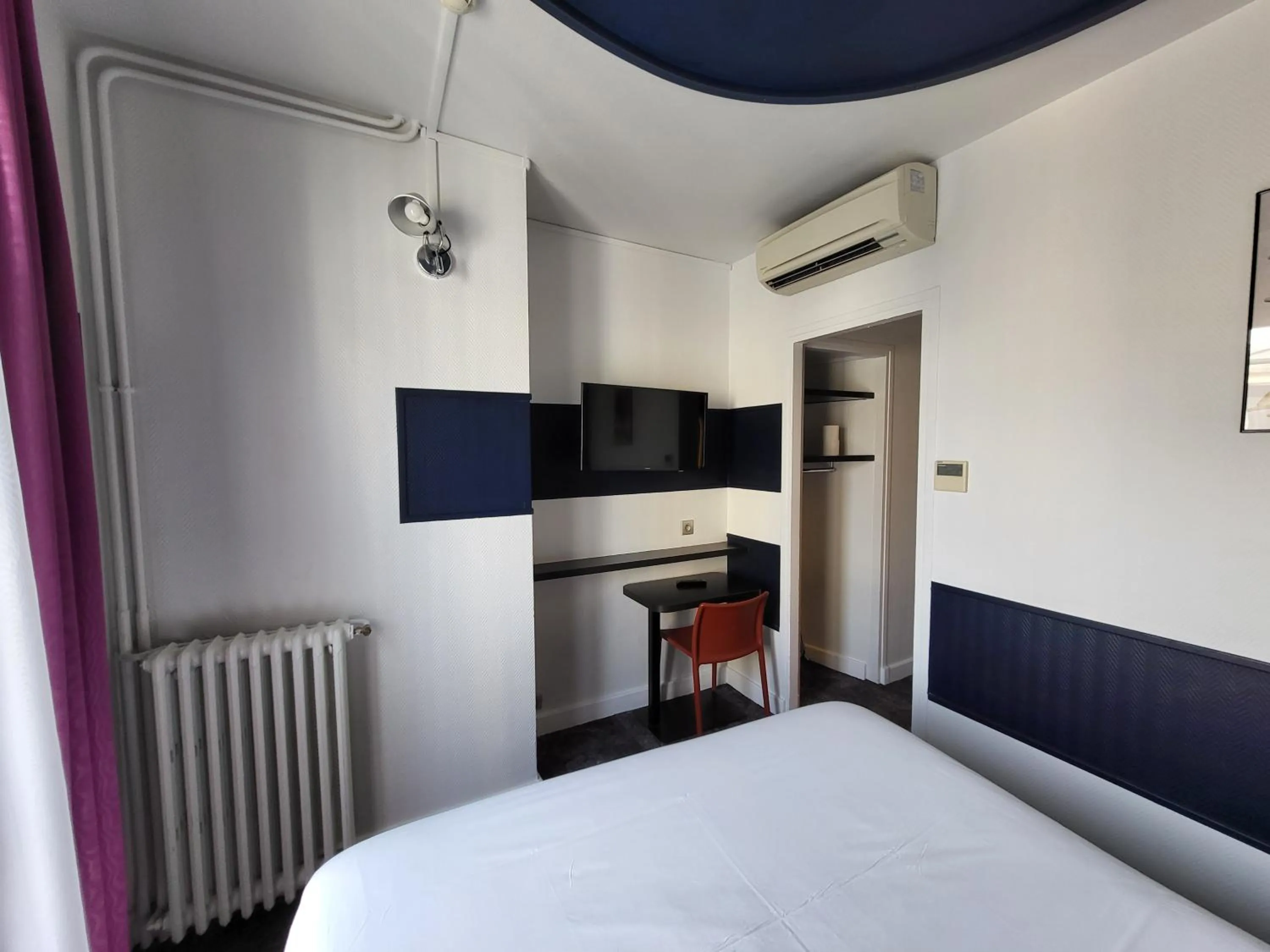 Photo of the whole room, Bed in Accueil Hôtel Paris Pigalle Montmartre