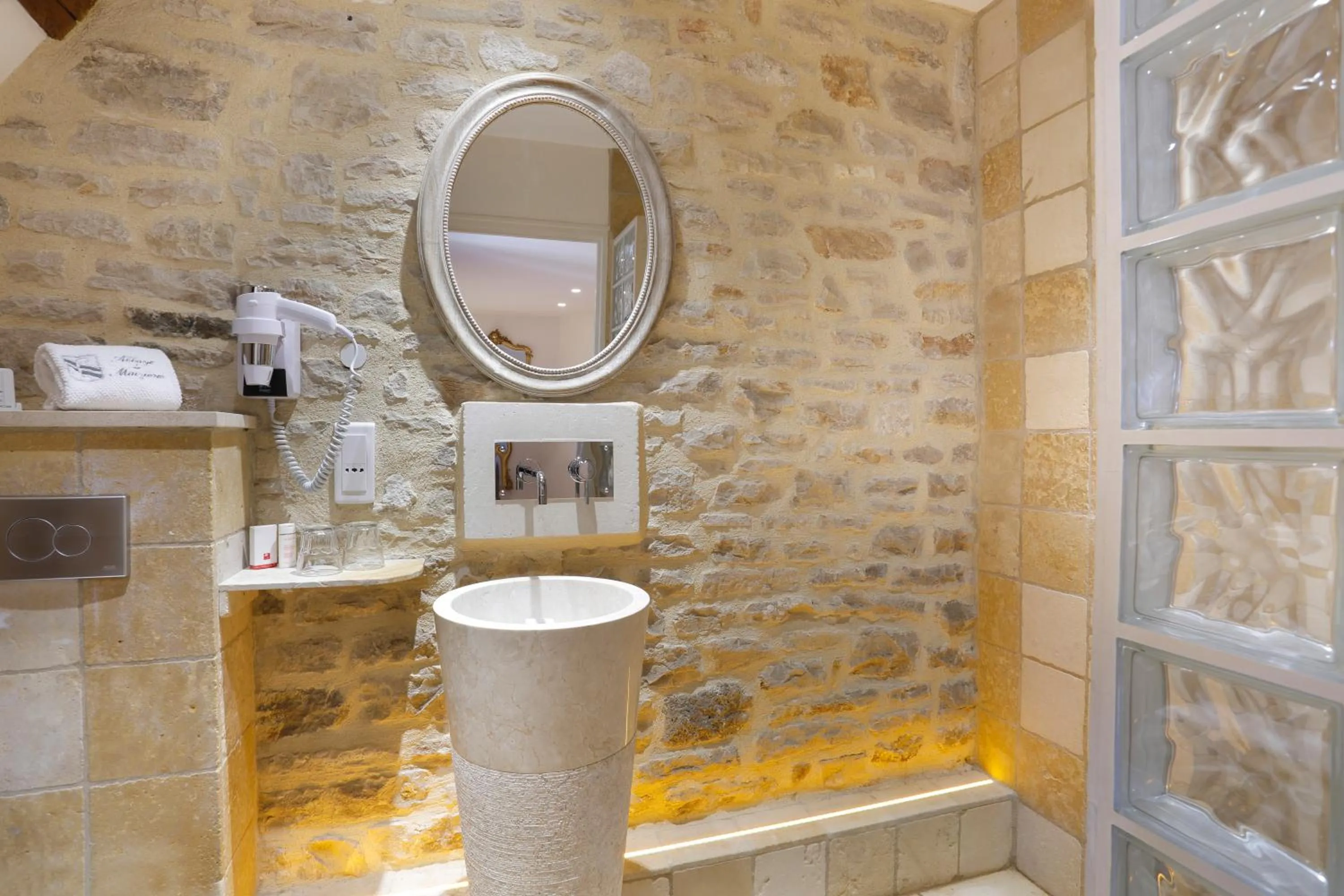Bathroom in Abbaye de Maizières