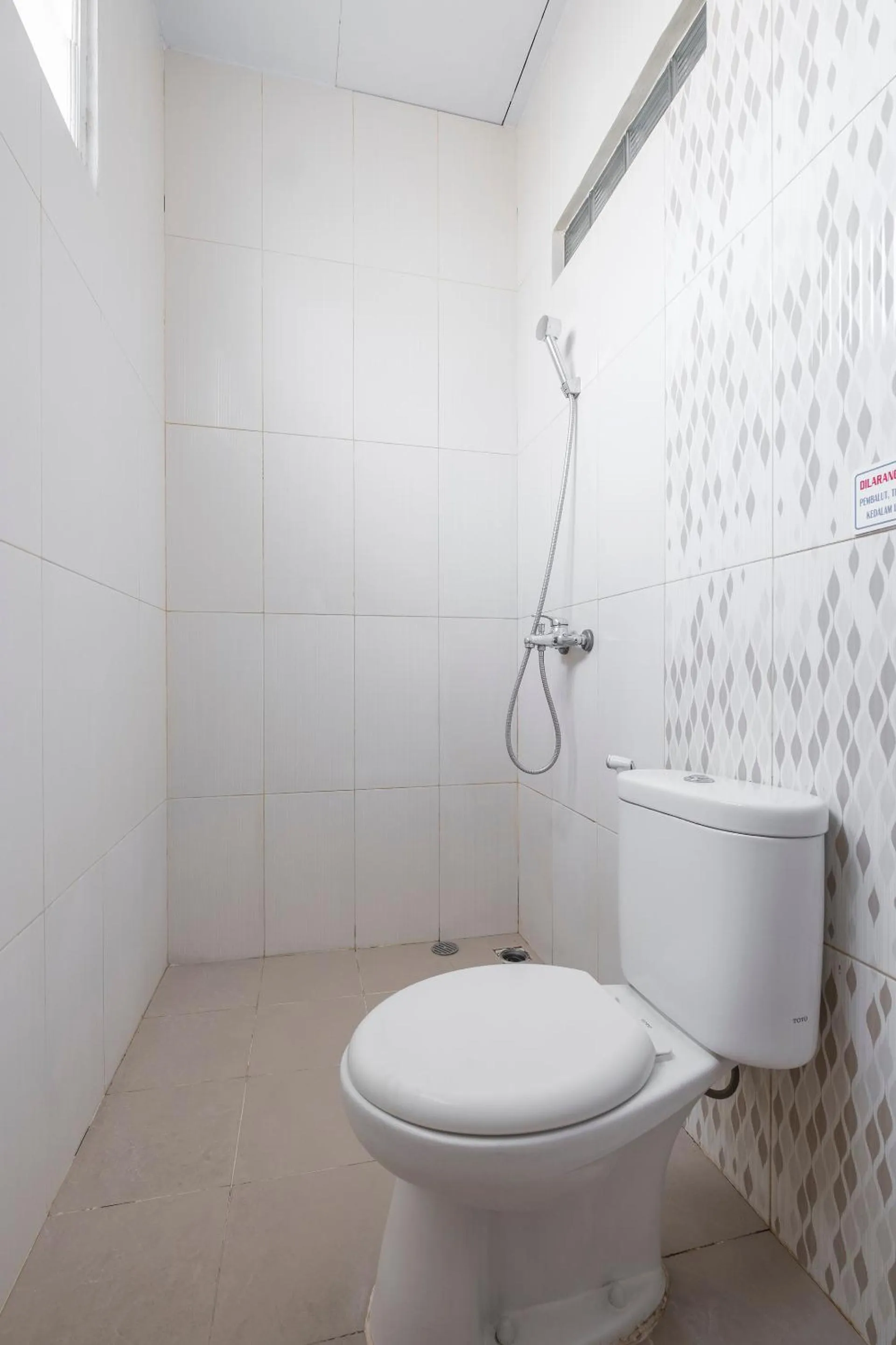 Bathroom in Hotel O Makassar near Pantai Losari formerly Hotel Astra Novilia