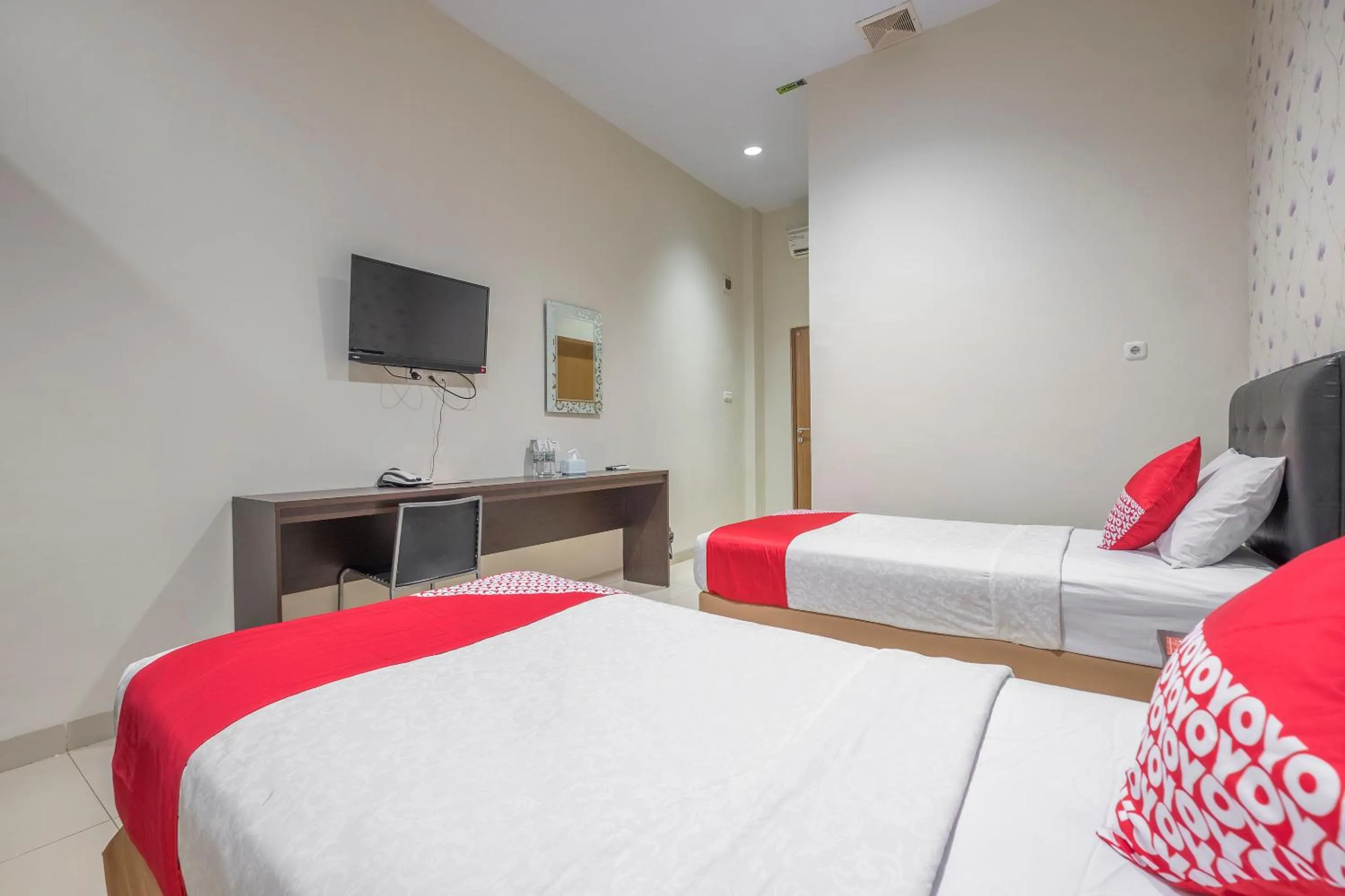 Bedroom, Bed in Hotel O Makassar near Pantai Losari formerly Hotel Astra Novilia