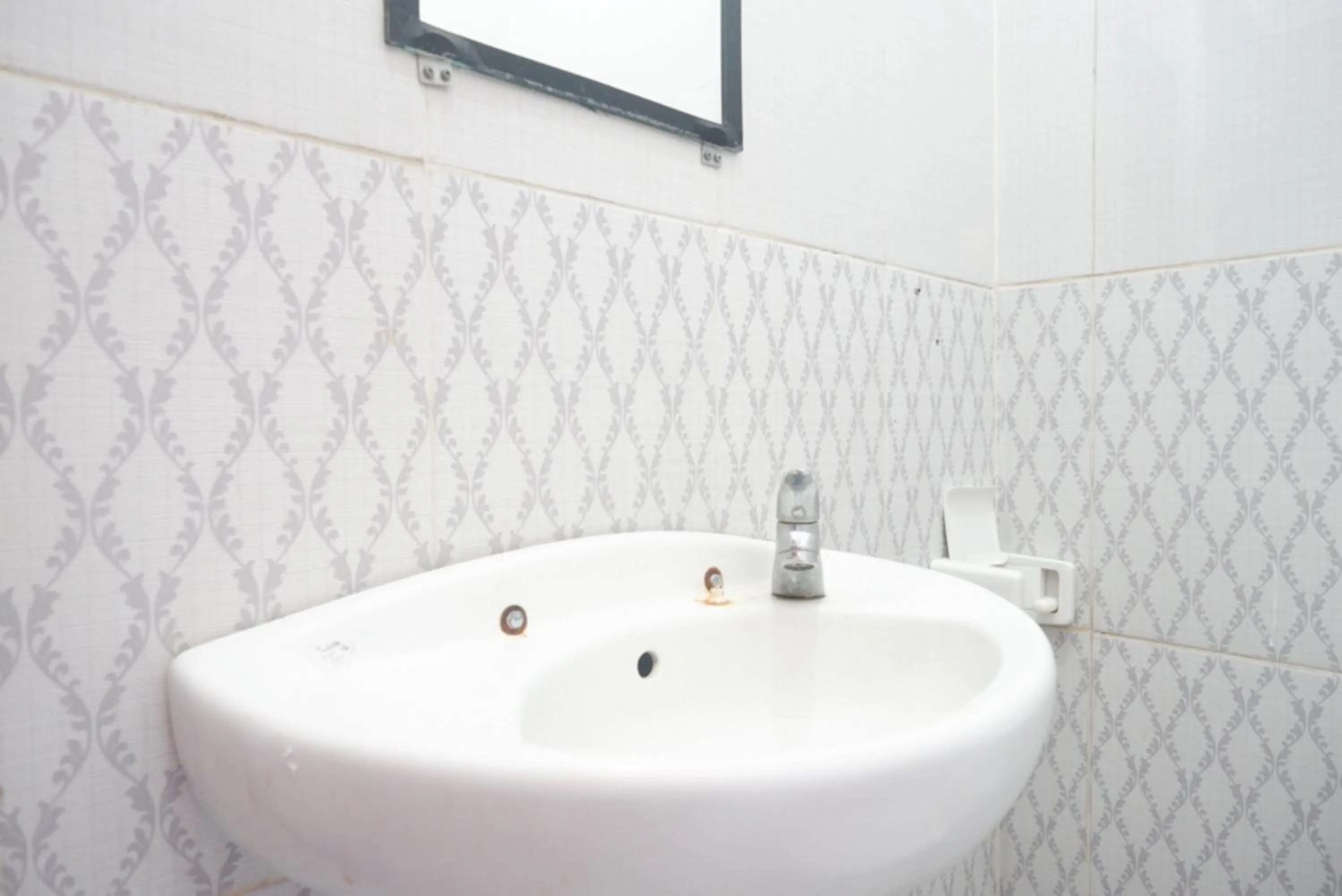 Bathroom in ReDdoorz At Mahameru Residence Yogyakarta