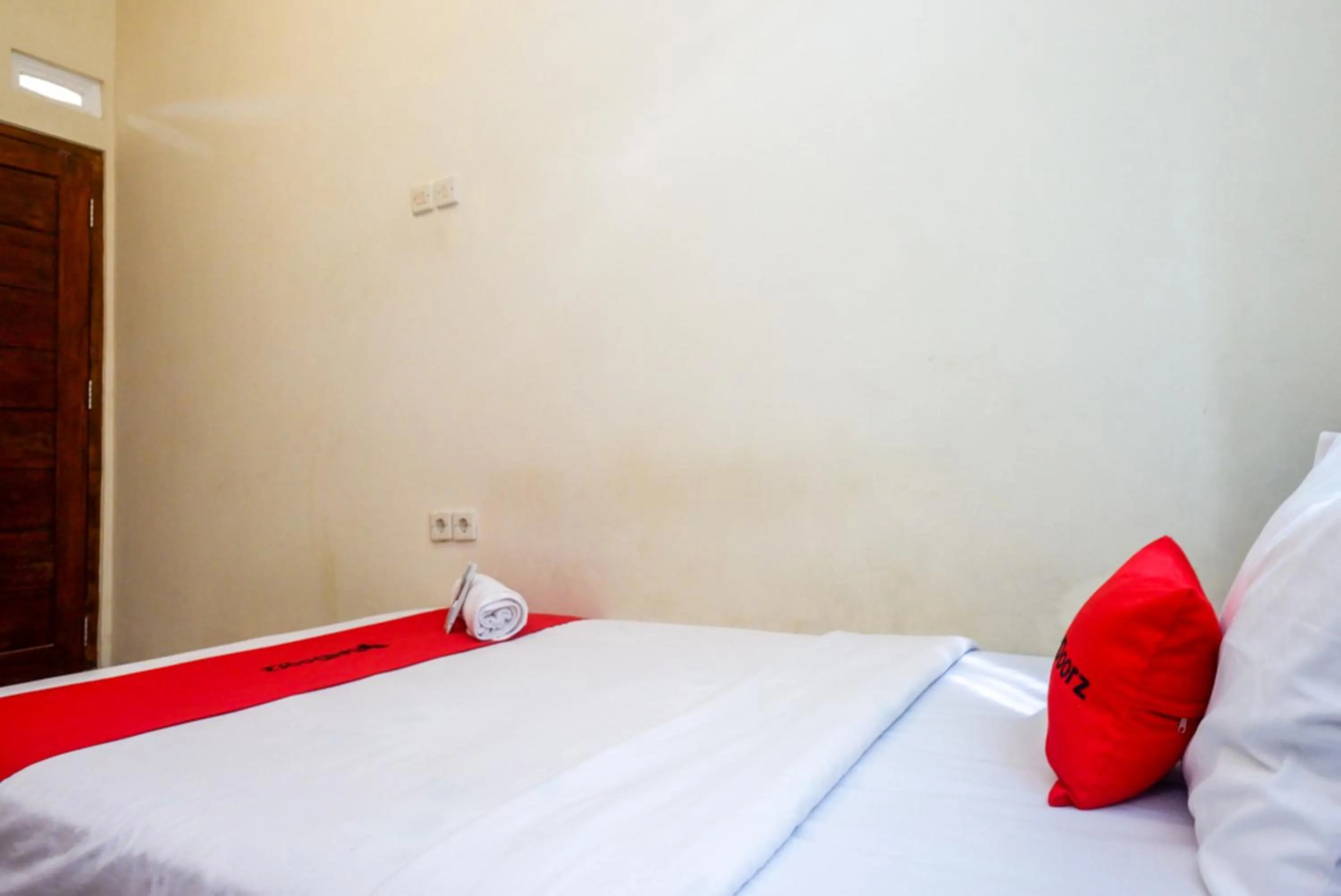 Bed in ReDdoorz At Mahameru Residence Yogyakarta